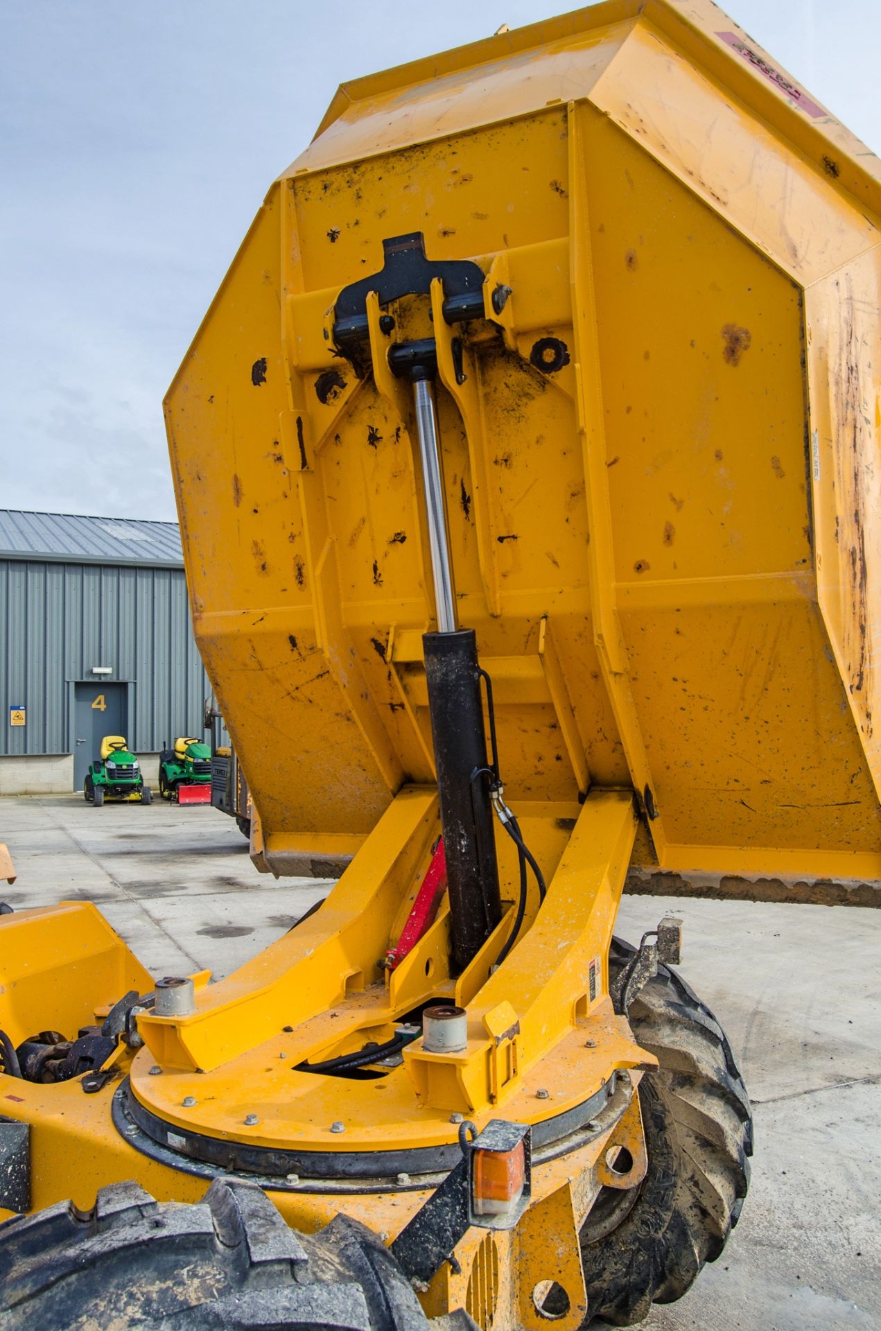 Thwaites 6 tonne swivel skip dumper Year: 2016 S/N: 1604D6002 Recorded Hours: 822 c/w V5C - Image 10 of 21