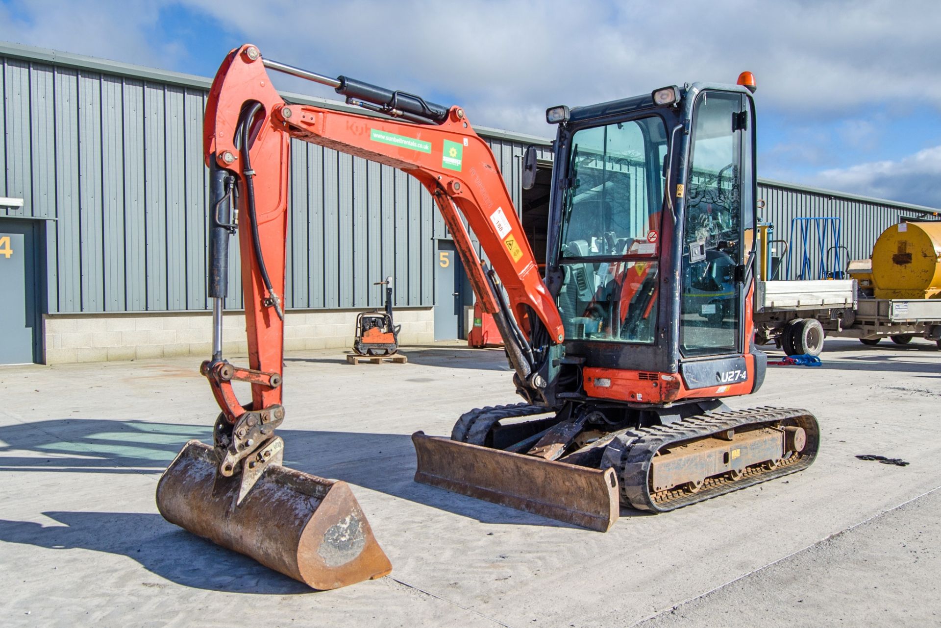 Kubota U27-4 2.7 tonne rubber tracked excavator Year: 2016 S/N: 58736 Recorded Hours: 2733 blade,