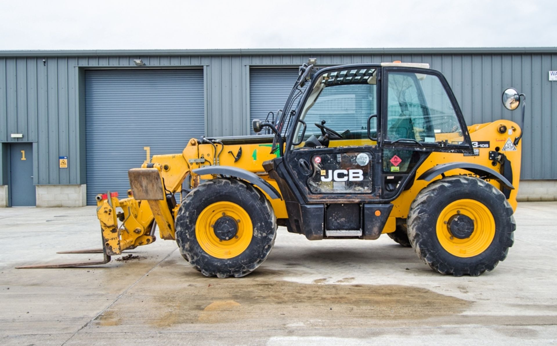 JCB 533-105 T4i IIIB 10.5 metre telescopic handler Year: 2015 S/N: 2349343 Recorded Hours: 3034 c/ - Image 7 of 24