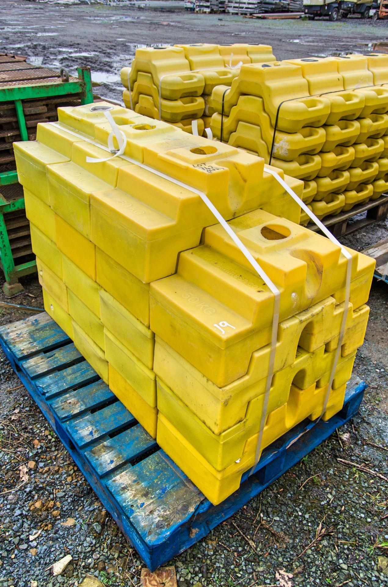 19 - Block Mesh 50 kg ballast blocks