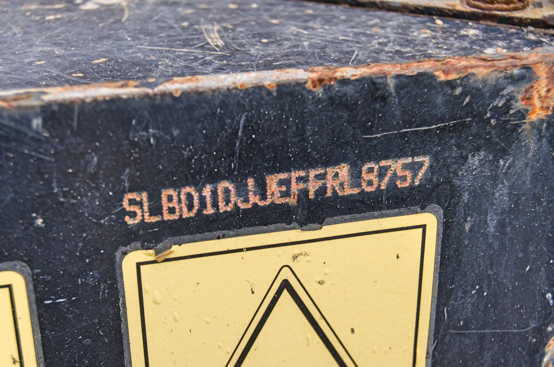 JCB 6 tonne swivel skip dumper Year: 2015 S/N: EFFRL8757 Recorded Hours: 2212 c/w V5C certificate - Image 23 of 23