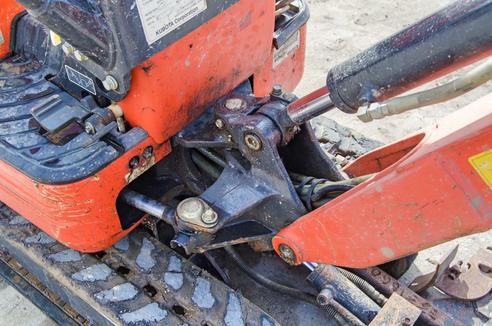 Kubota K008-3 0.8 tonne rubber tracked micro excavator Year:2018 S/N: 31312 Recorded Hours: 916 - Image 18 of 27