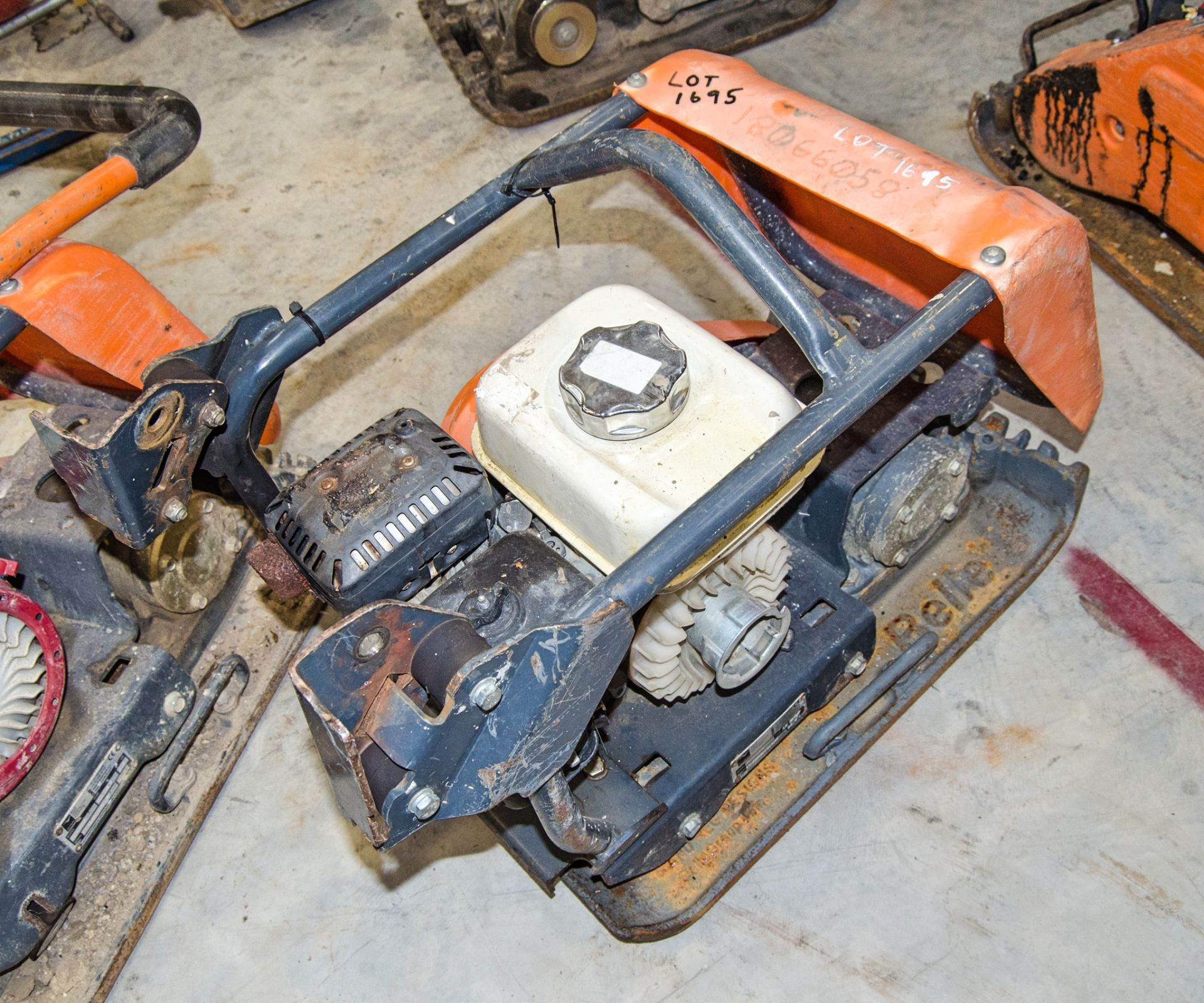 Altrad Belle FC4000E petrol driven compactor plate ** Pull cord assembly missing and handle - Image 2 of 3