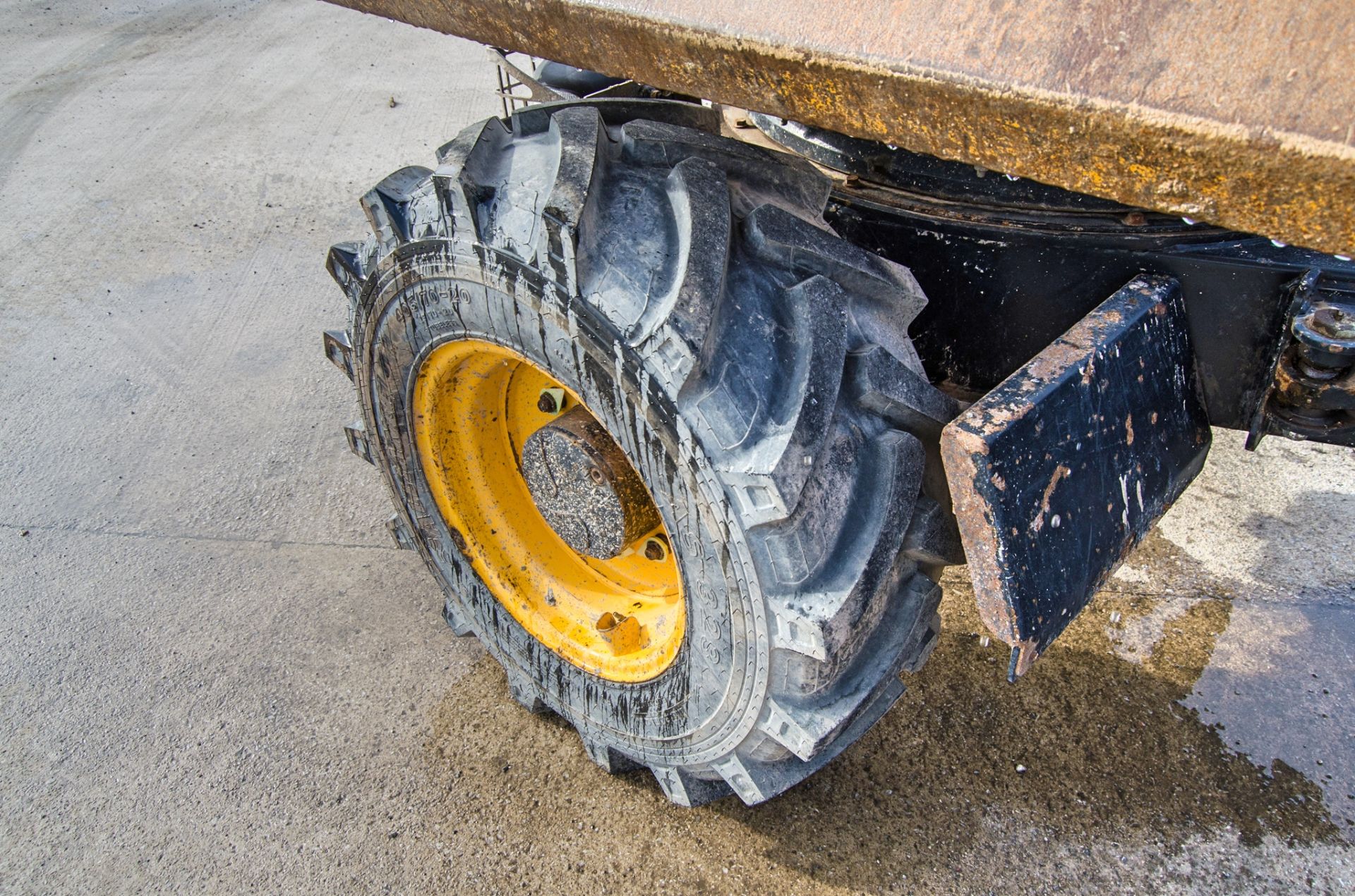 JCB 6 tonne swivel skip dumper Year: 2015 S/N: EFFRL8757 Recorded Hours: 2212 c/w V5C certificate - Image 13 of 23