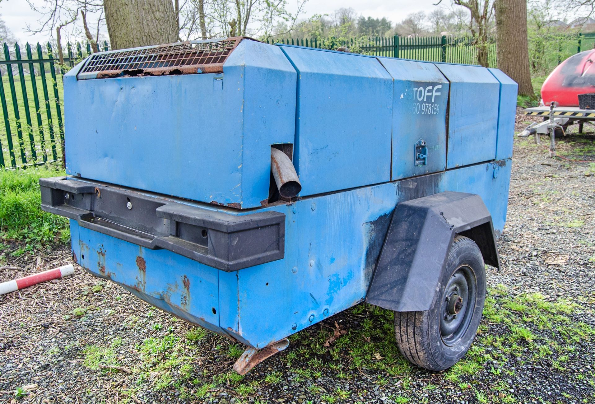 Ingersoll Rand 260 cfm diesel driven mobile air compressor Recorded Hours: 3380 ** No VAT on - Image 3 of 10
