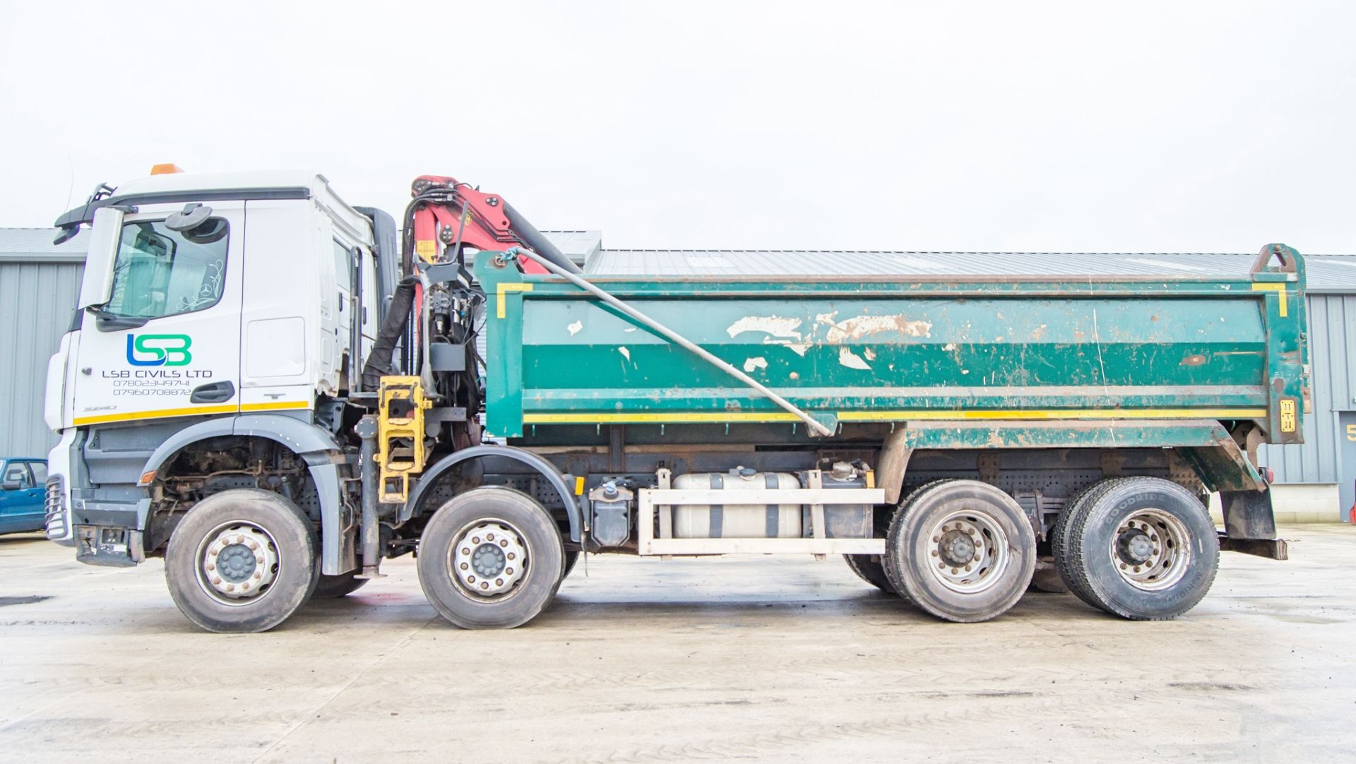 Mercedes Benz 3240 Arocs 32 tonne 8x4 tipper grab lorry Registration Number: YH65 HGK Date of - Image 7 of 38