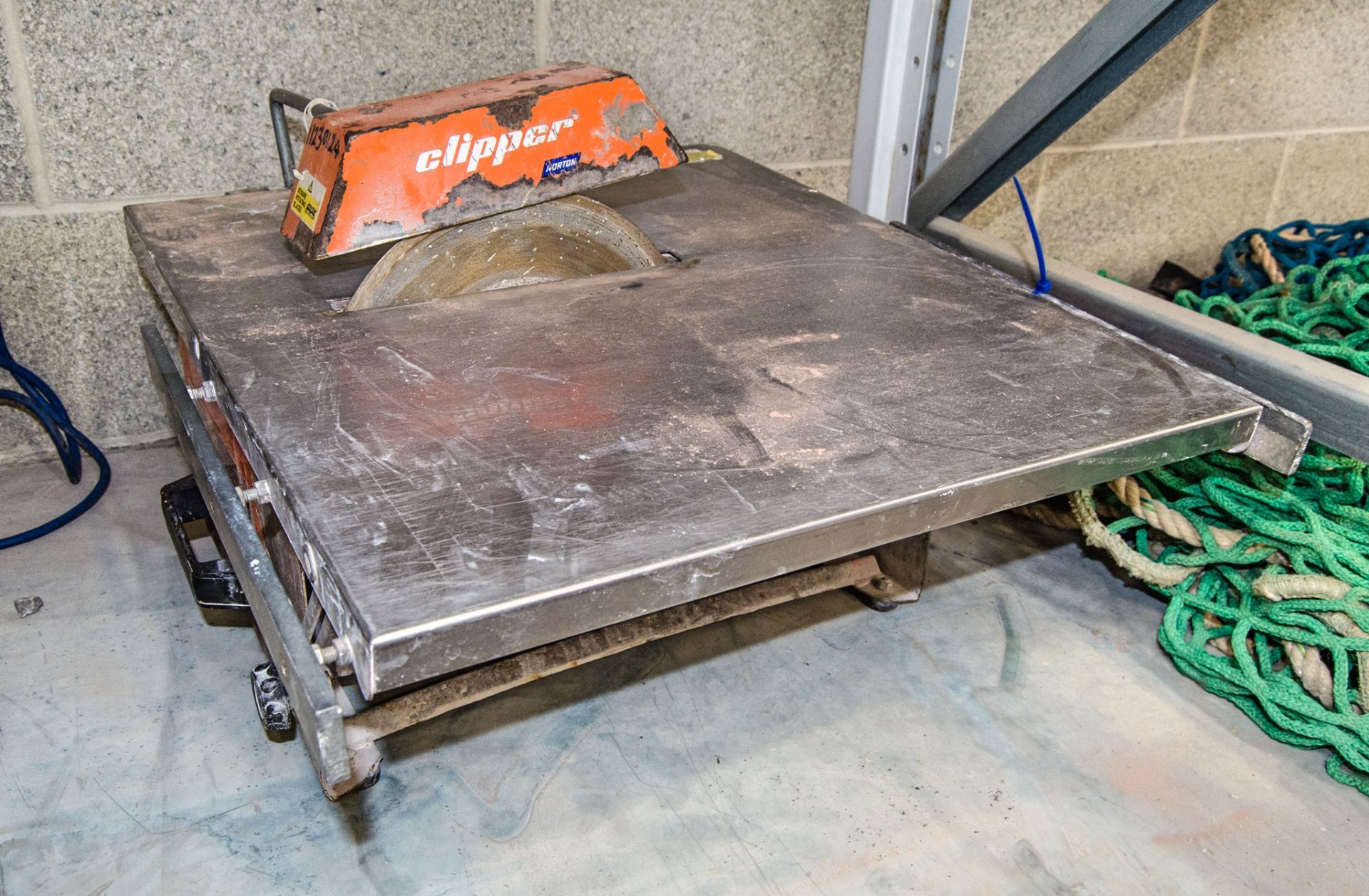 Norton 110v tile cutter 11230121 - Image 2 of 2