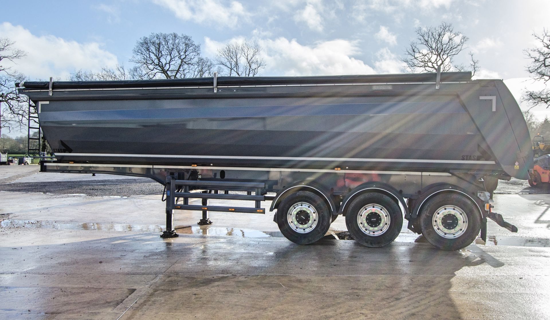 Stas 10.5 metre tri-axle aggregate tipping trailer Year: 2021 VIN: CXM0001552 Reg/Ident Mark: - Image 8 of 20