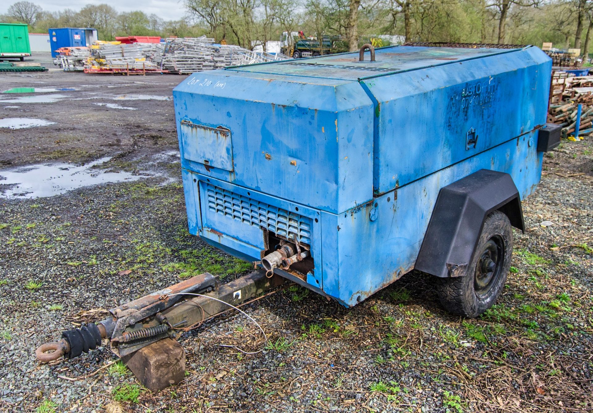 Ingersoll Rand 260 cfm diesel driven mobile air compressor Recorded Hours: 3380 ** No VAT on