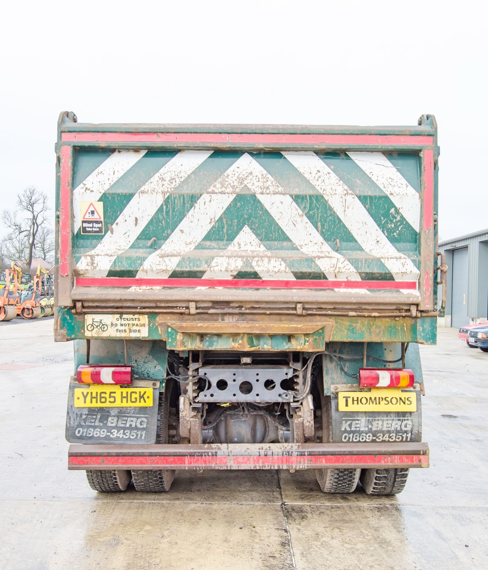 Mercedes Benz 3240 Arocs 32 tonne 8x4 tipper grab lorry Registration Number: YH65 HGK Date of - Image 6 of 38