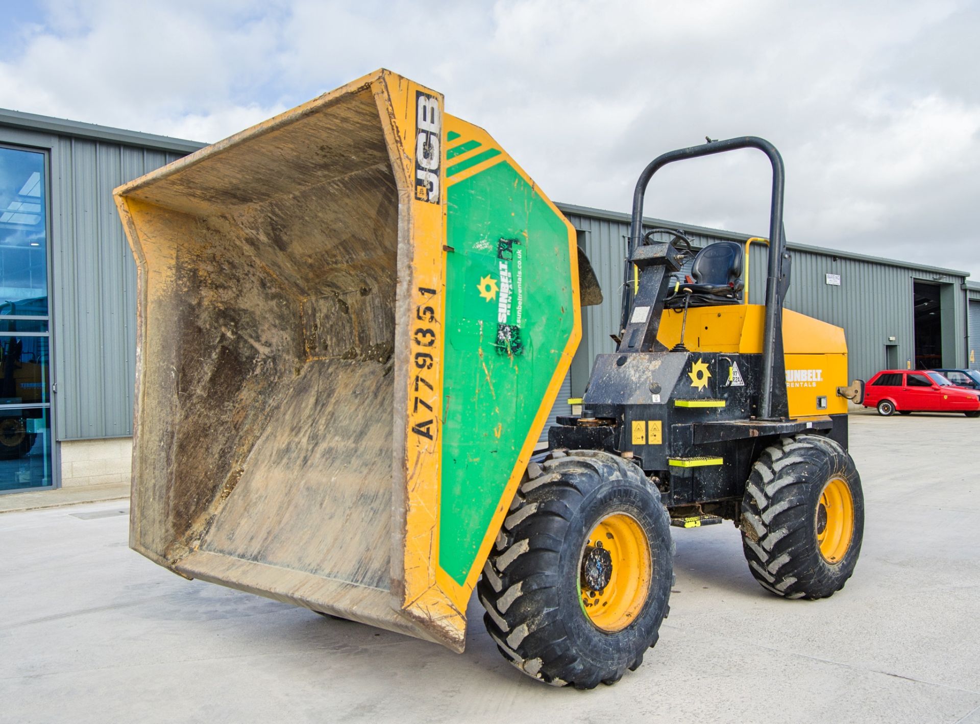 JCB 9 tonne straight skip dumper Year: 2017 S/N: EHHRM3137 Recorded Hours: 1672 A779351 - Image 9 of 22