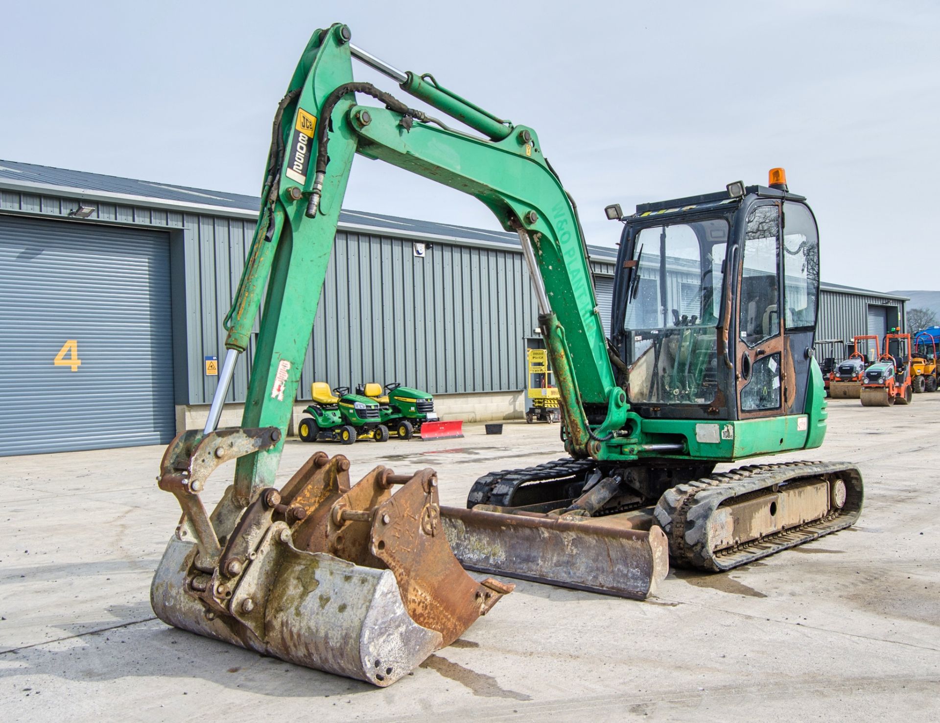 JCB 8052 5 tonne rubber tracked excavator Year: 2006 S/N: 1178225 Recorded Hours: 3203 blade, piped,