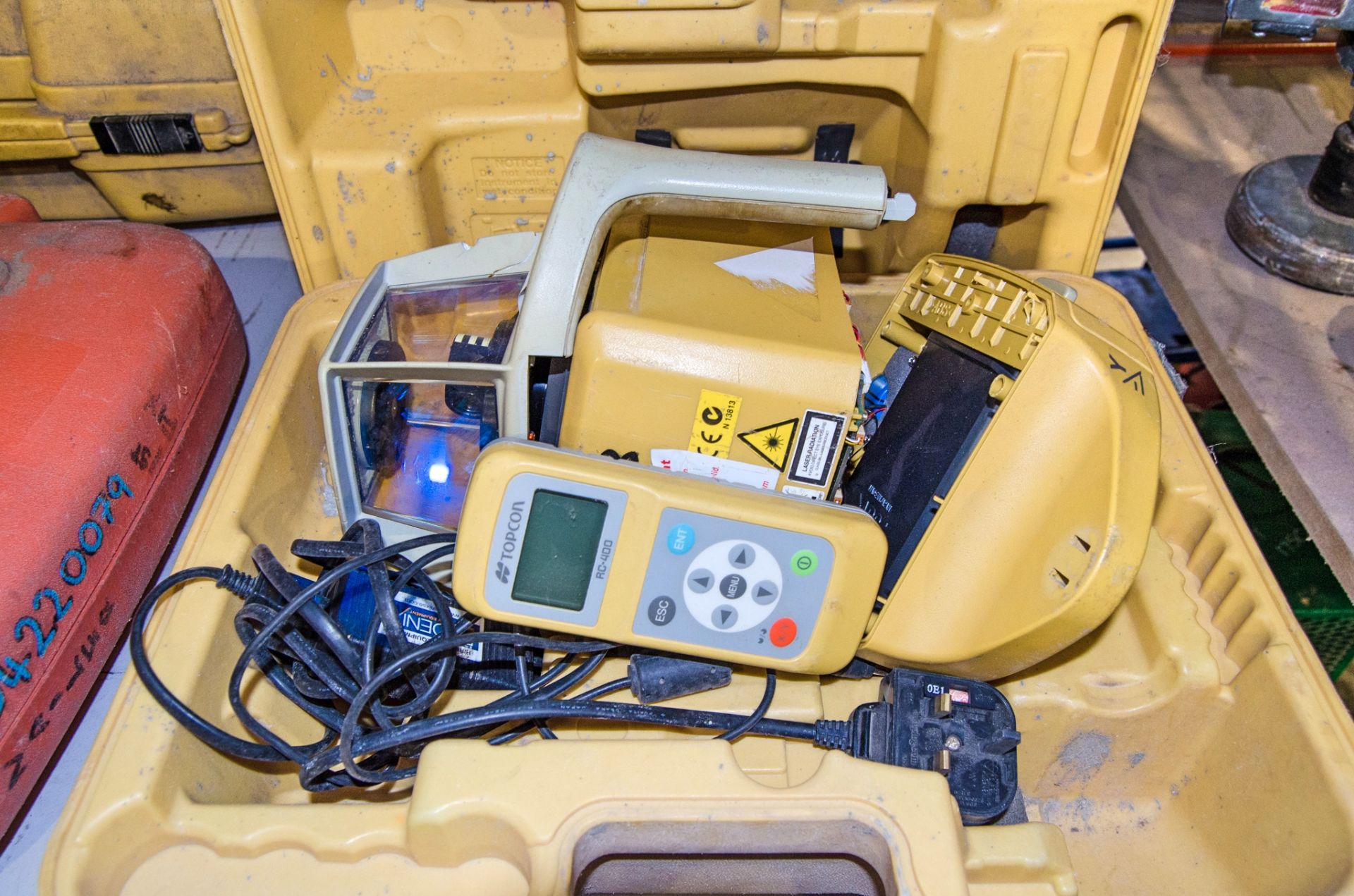 Topcon RL100-25 rotating laser level for spares c/w carry case B0247003