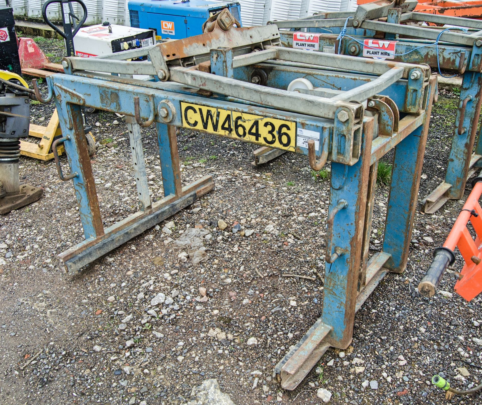 Conquip 2 tonne block grab CW46436