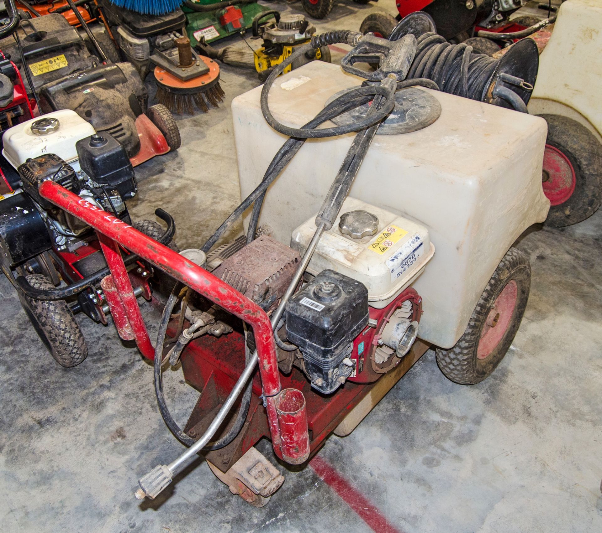 Petrol driven bowser pressure washer c/w hose and lance ** Pull cord assembly missing ** 08096081 - Image 2 of 3