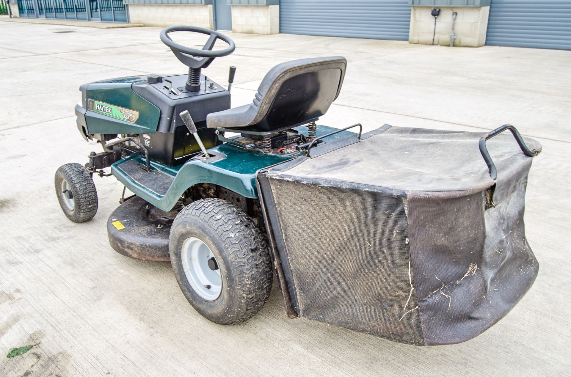 Hayter Heritage 13/30 petrol driven ride on lawn mower ** No VAT on hammer price but VAT will be - Bild 4 aus 10