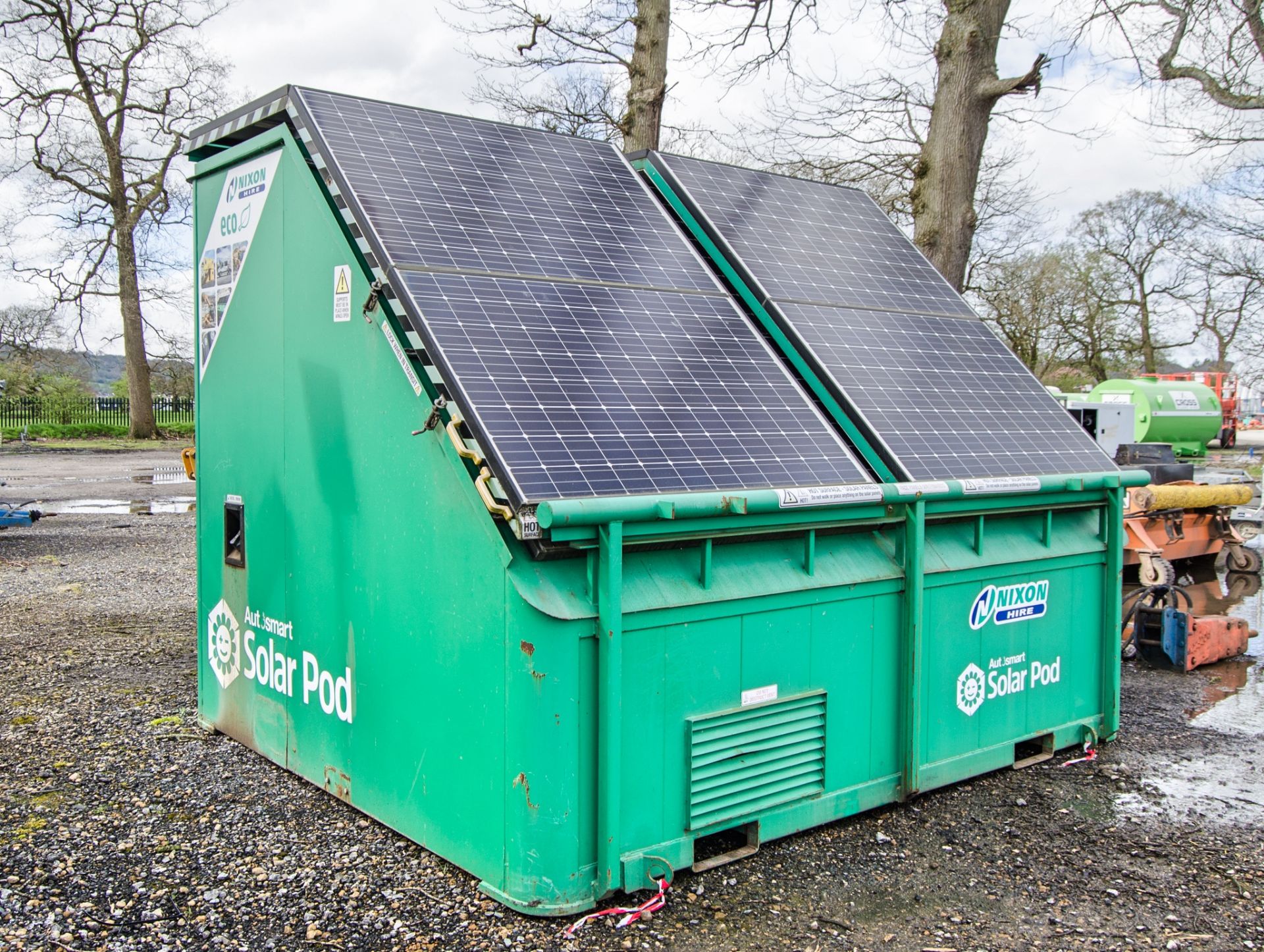 Autosmart Solar Pod solar/diesel generator Comprising of: 4 - solar panels, 8 - batteries & Stephill - Image 2 of 12