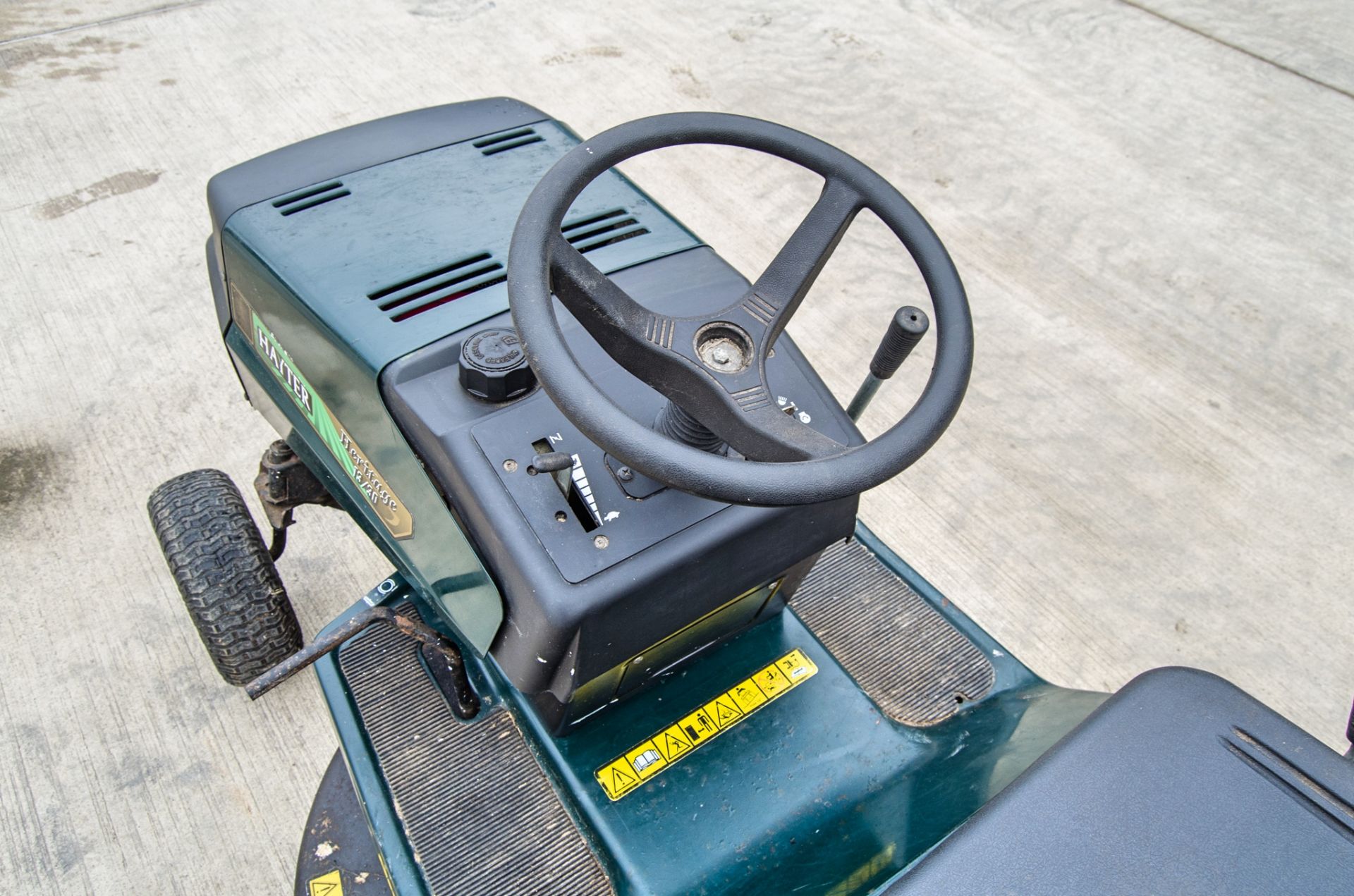 Hayter Heritage 13/30 petrol driven ride on lawn mower ** No VAT on hammer price but VAT will be - Bild 9 aus 10