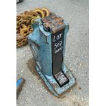 Hydraulic toe jack L437V099 ** Parts missing **