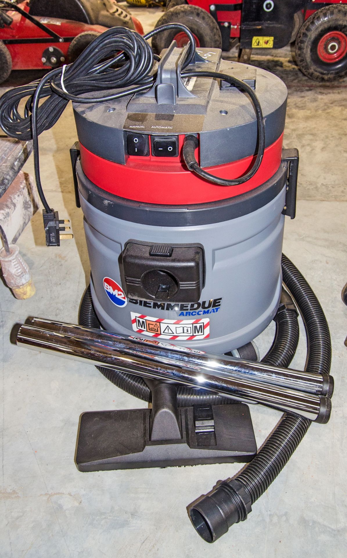 Biemmedue Arcomat 240v vacuum cleaner ** New & unused **