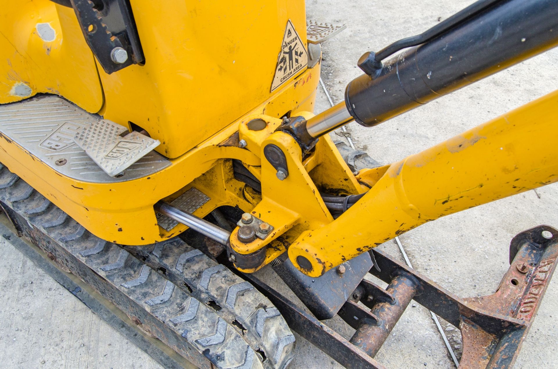 JCB 8008 CTS 0.8 tonne rubber tracked micro excavator Year: 2017 S/N: 1930304 Recorded Hours: 1126 - Image 18 of 27