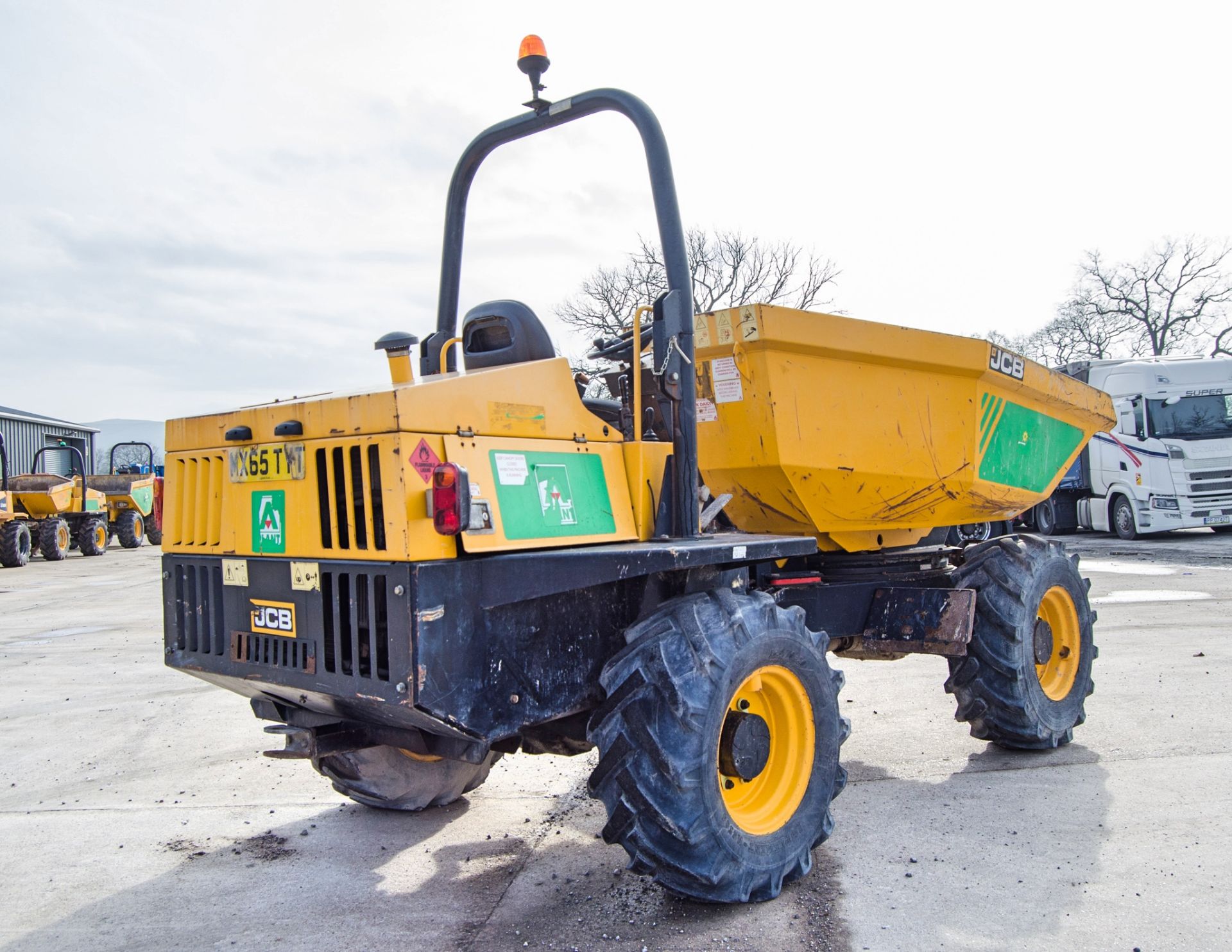 JCB 6 tonne swivel skip dumper Year: 2015 S/N: EFFRL8757 Recorded Hours: 2212 c/w V5C certificate - Image 3 of 23