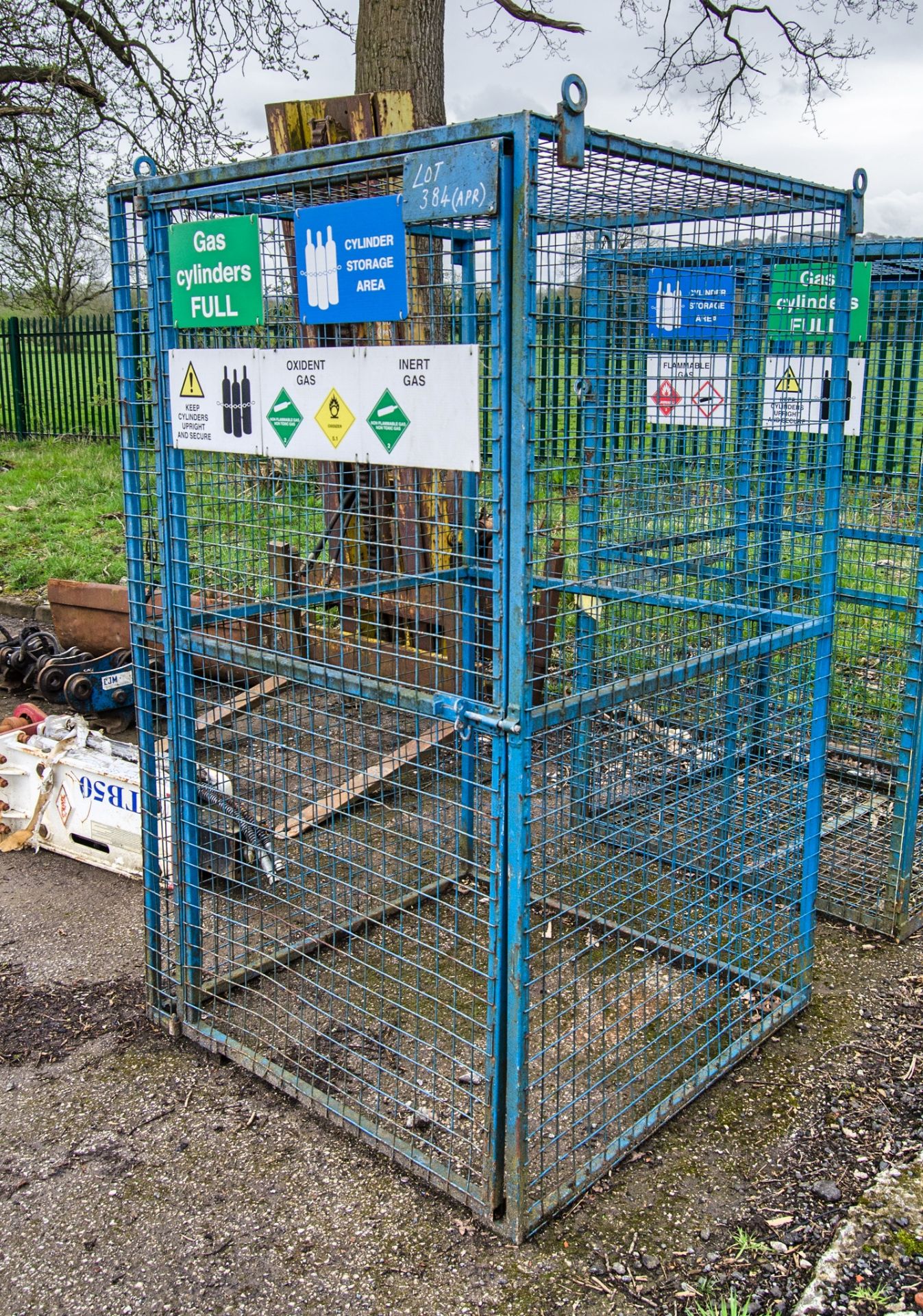 Gas cylinder storage cage