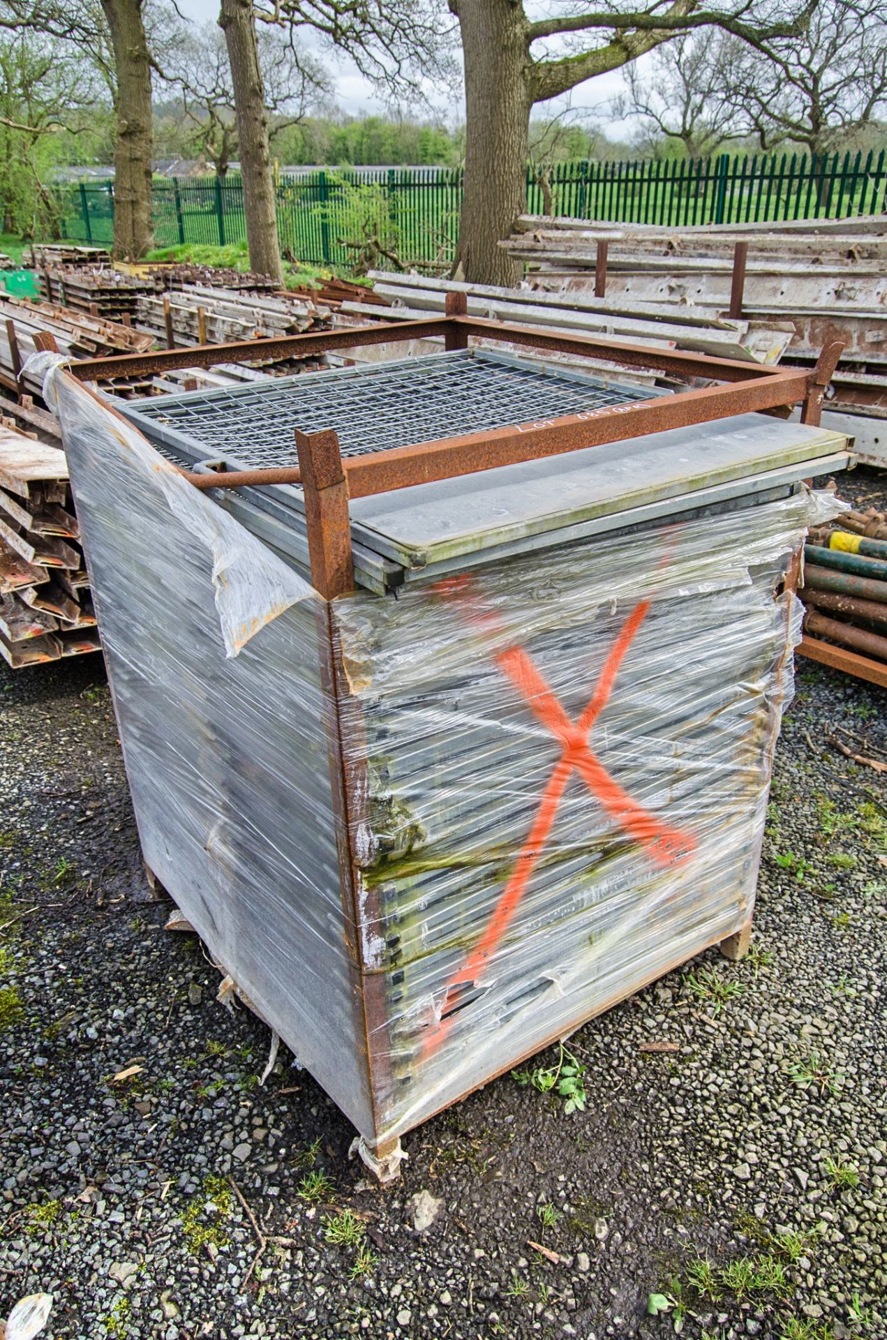 Stillage of approximately 50 100cm x 85cm mesh safety panels