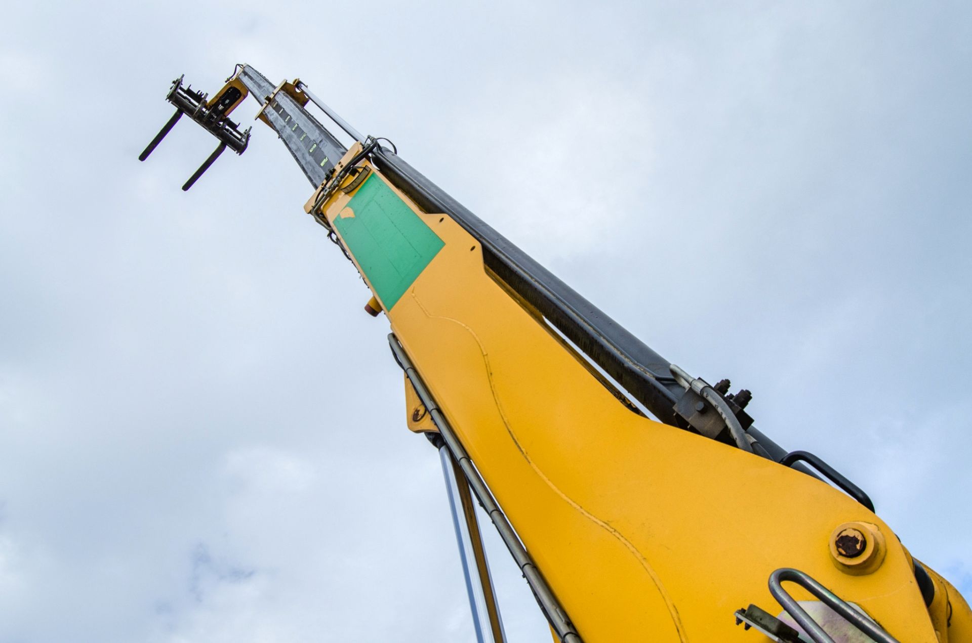 JCB 535-140 Hi-Viz T4i IIIB 14 metre telescopic handler Year: 2016 S/N: 2461386 Recorded Hours: 3648 - Image 10 of 24