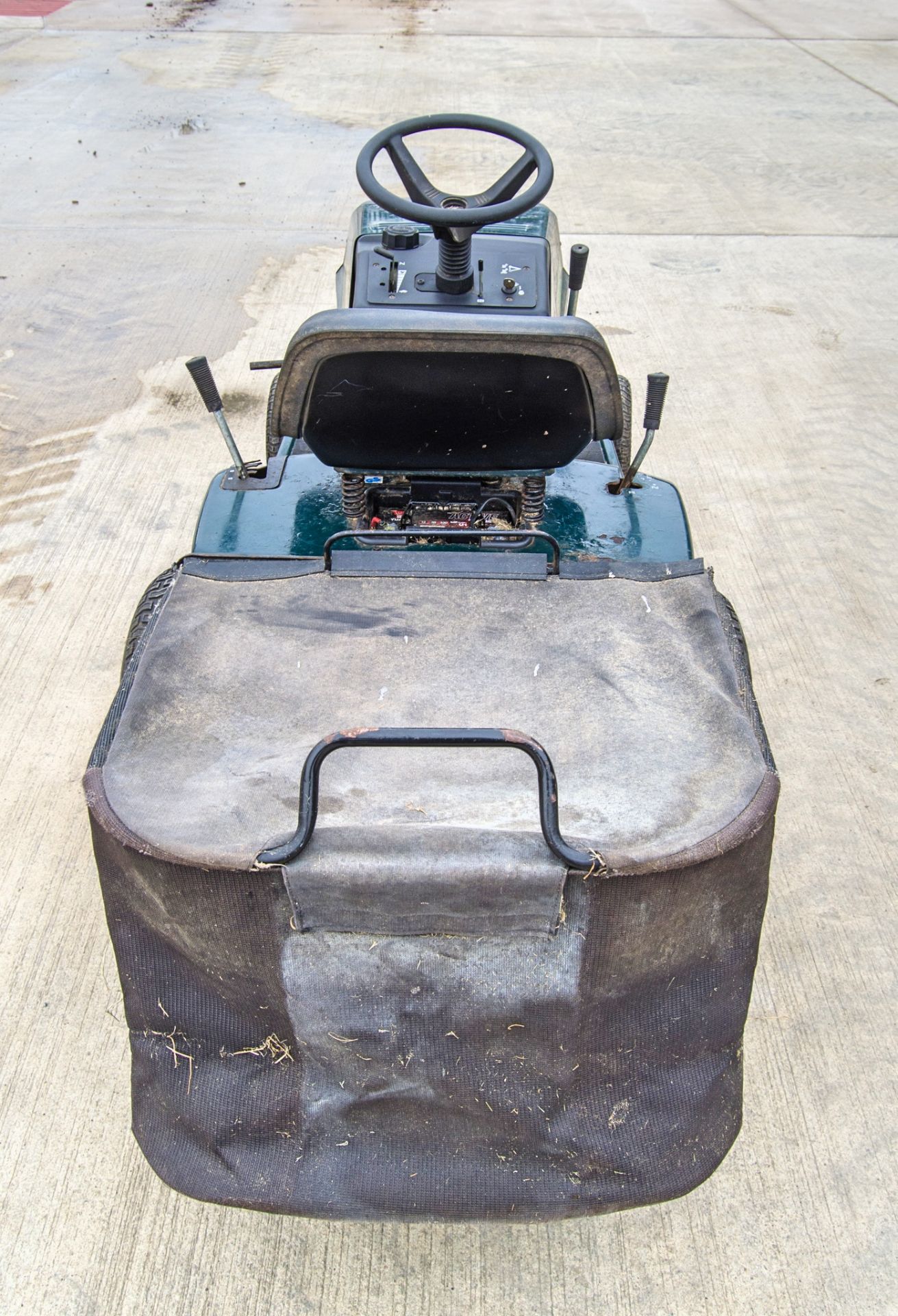 Hayter Heritage 13/30 petrol driven ride on lawn mower ** No VAT on hammer price but VAT will be - Bild 6 aus 10