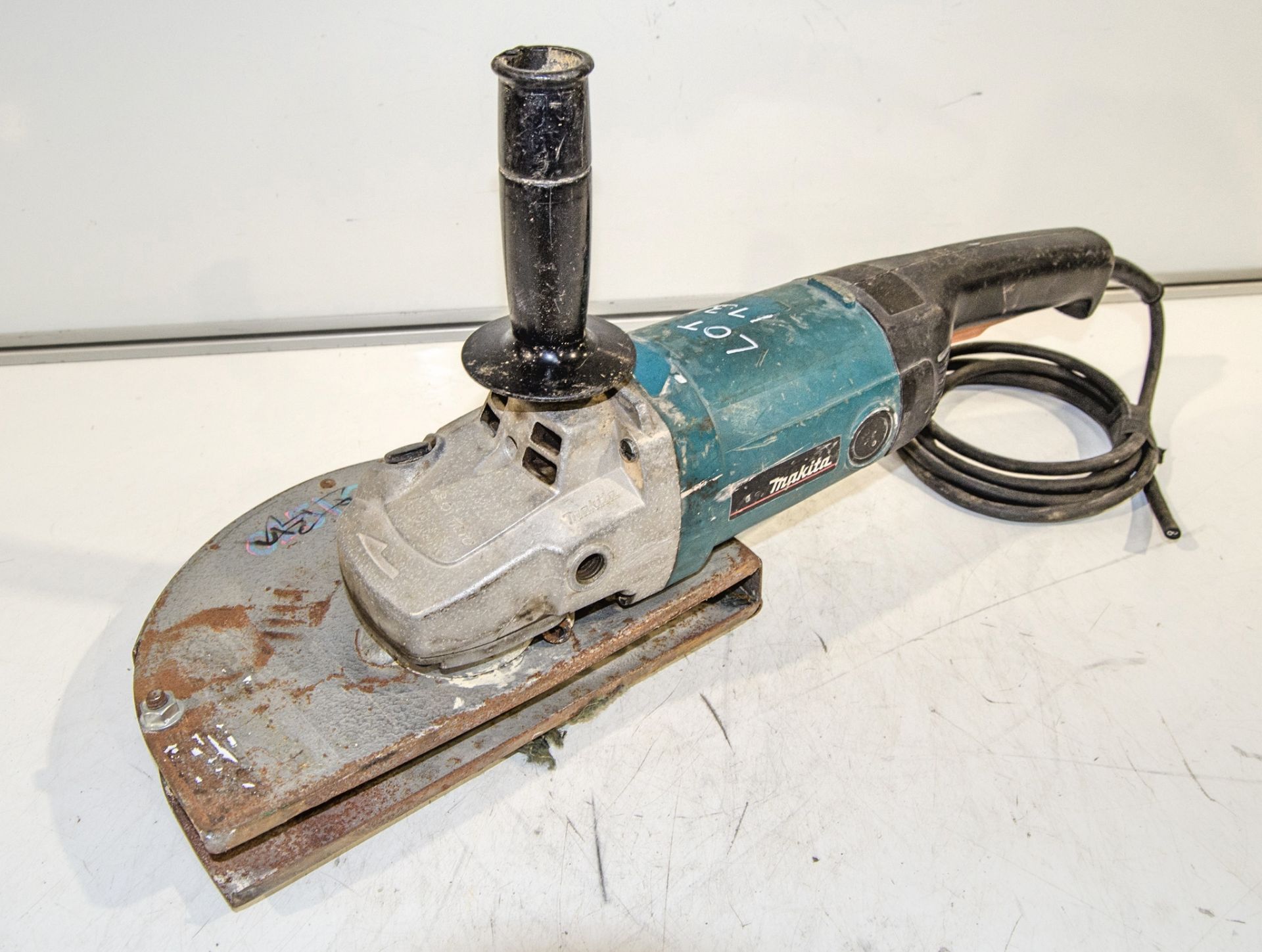 Makita 9069 110v 230mm angle grinder ** Plug cut off ** 02241089