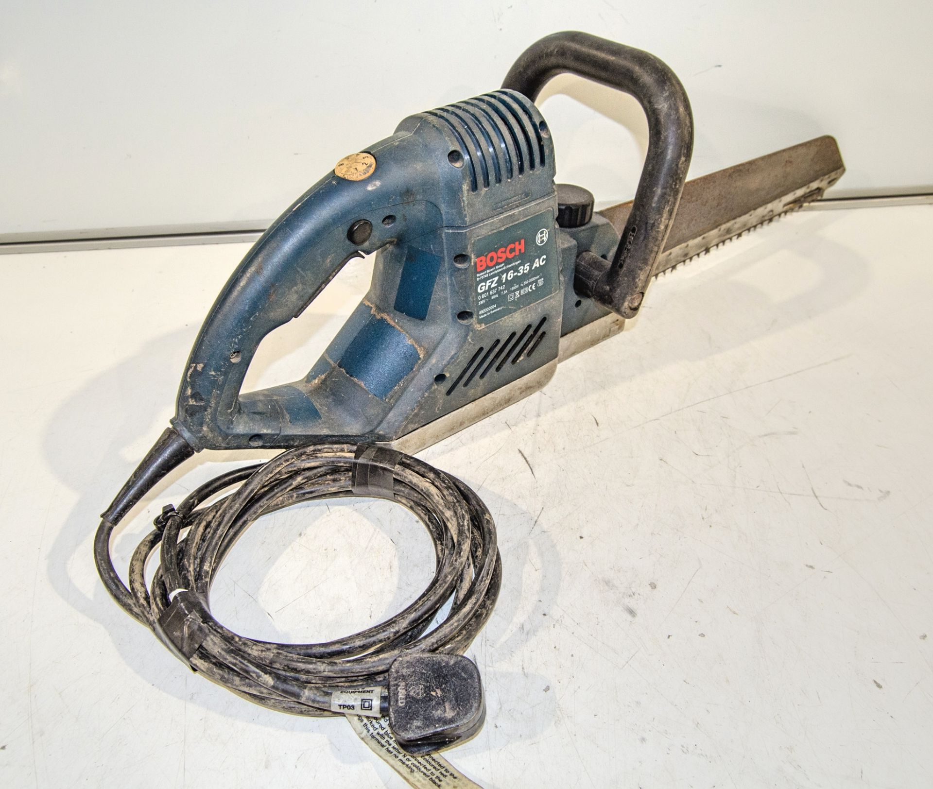 Bosch GFZ 16-35 240v power saw 02490113 - Image 2 of 2