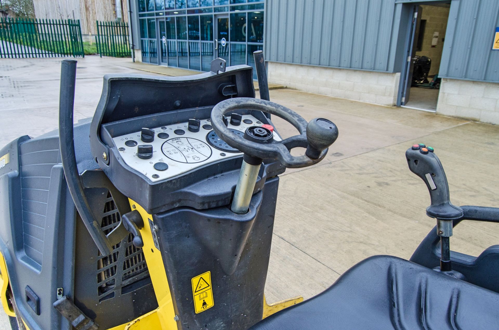 Bomag BW80 AD-5 double drum ride on roller Year: 2018 S/N: 2091011 Recorded Hours: 439 - Image 15 of 21