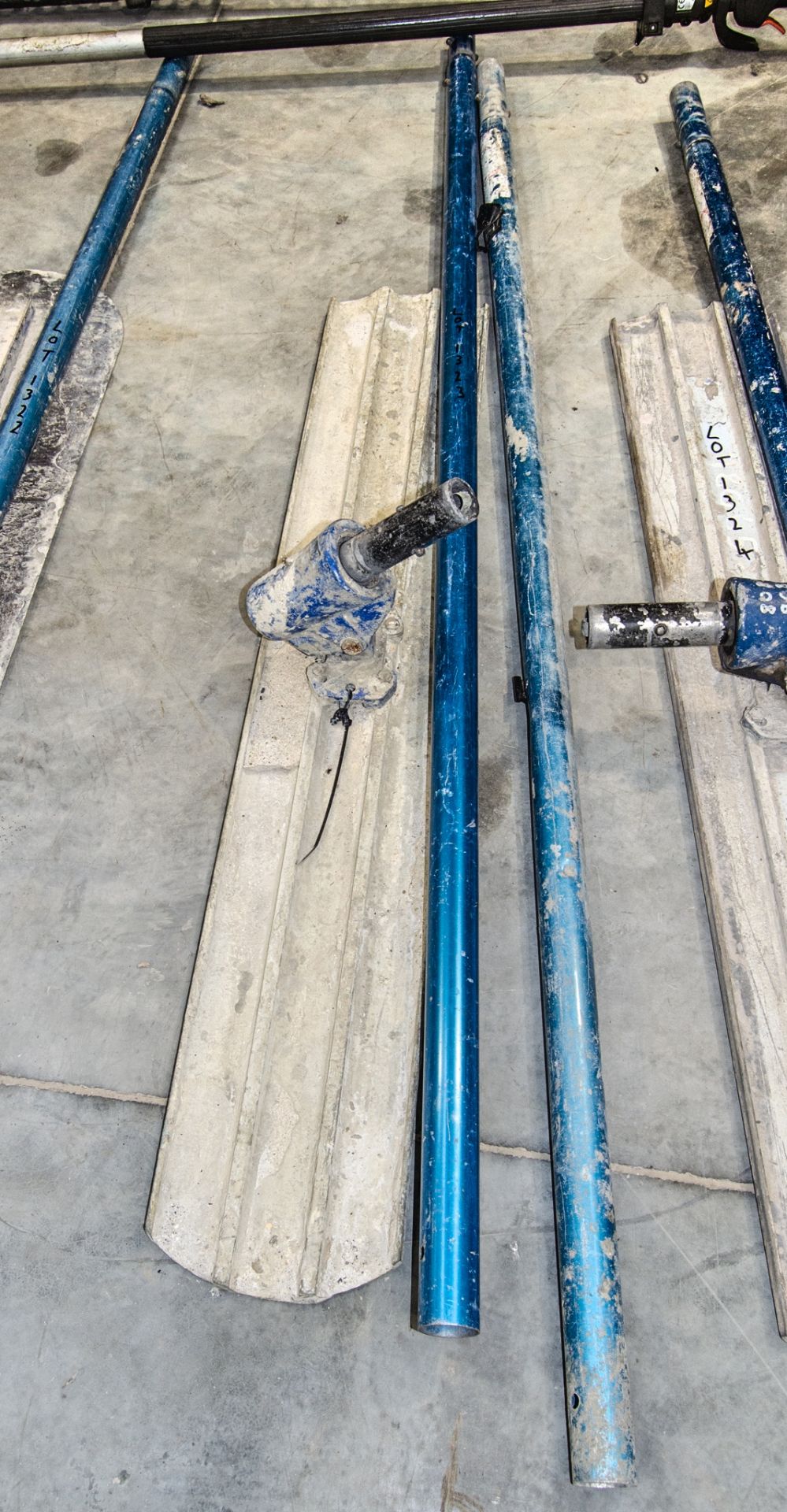 4ft concrete float c/w 2 extension poles