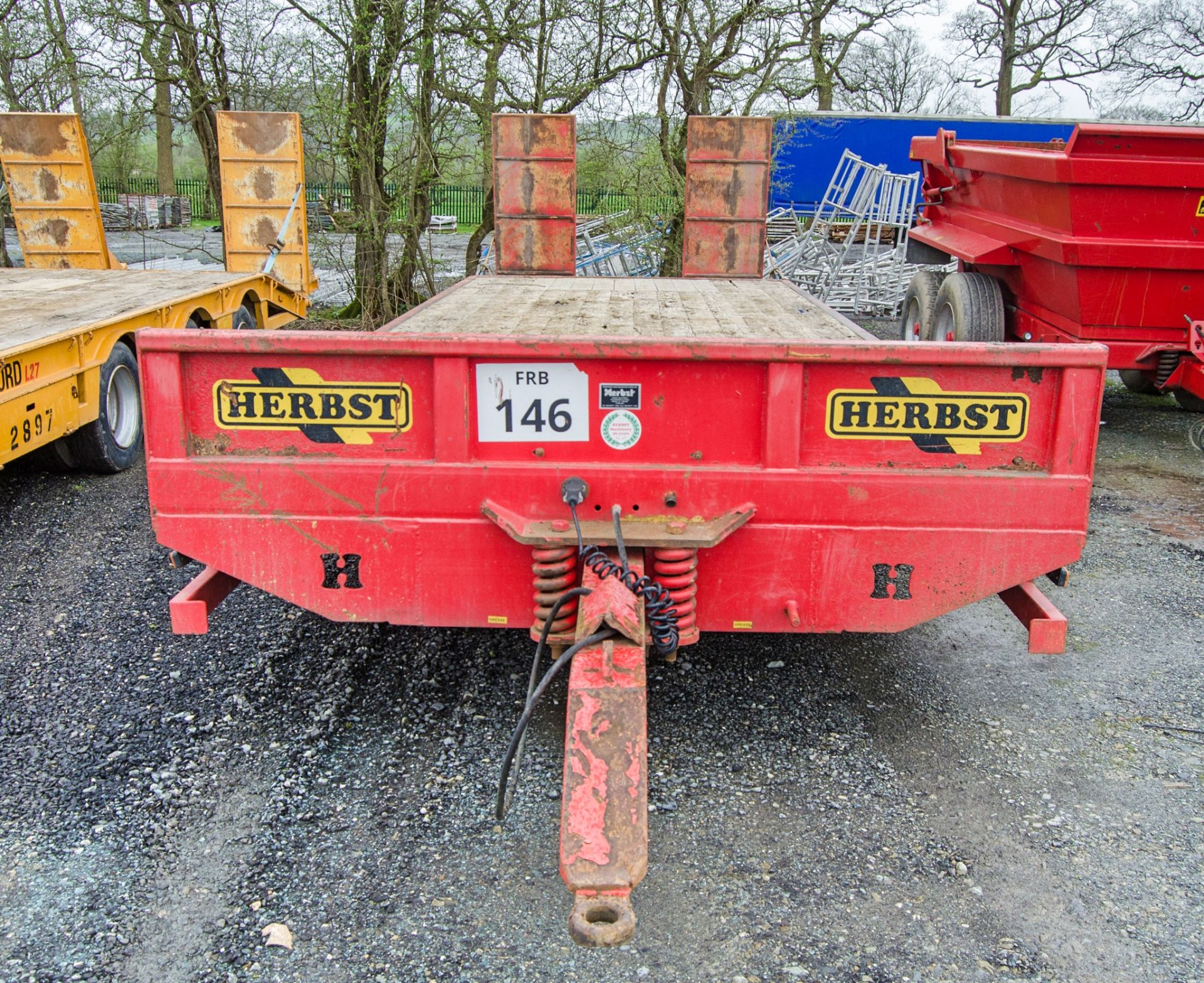 Herbst tri-axle low loader trailer Length from headboard to lifting ramps: 26ft Year: 2019 S/N: - Image 5 of 9