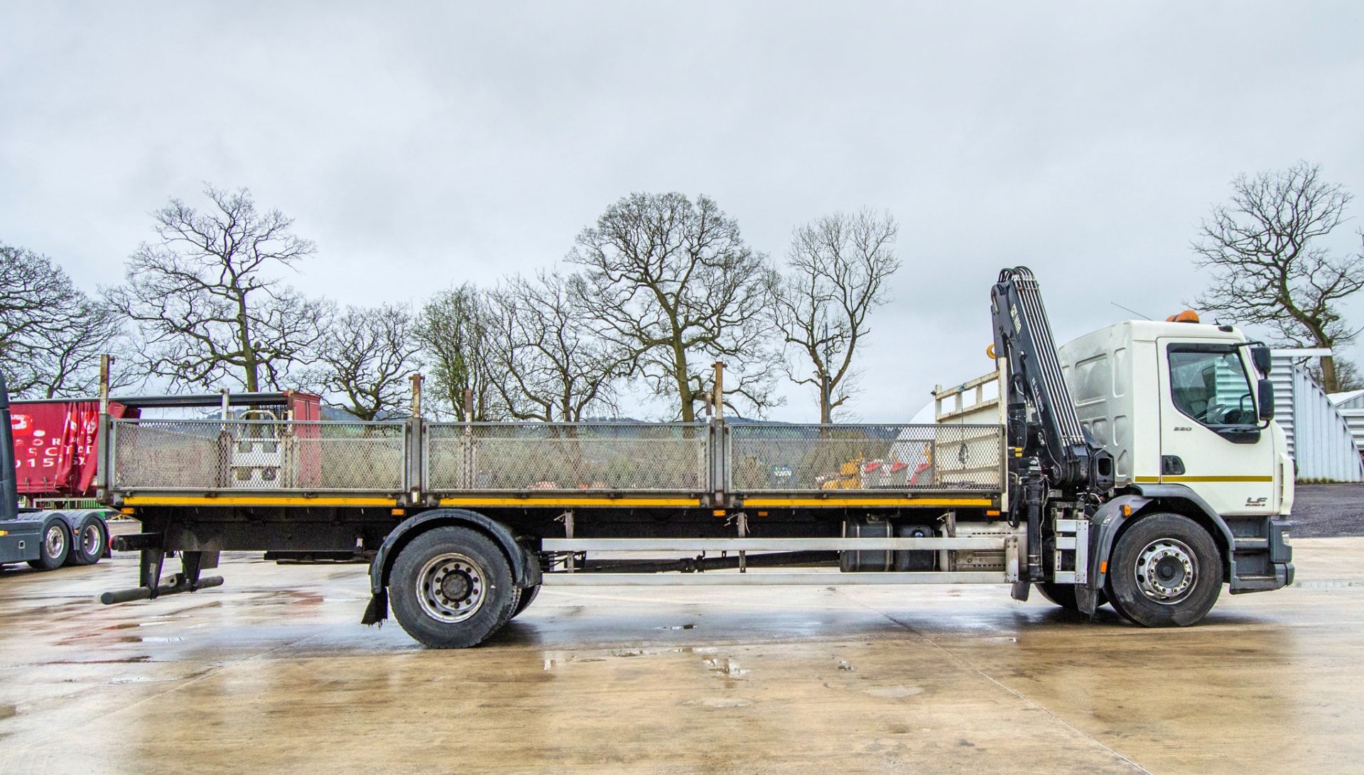 DAF LF220 4x2 18 tonne drop side crane lorry Registration Number: HX15 YRU Date of Registration: - Image 7 of 38