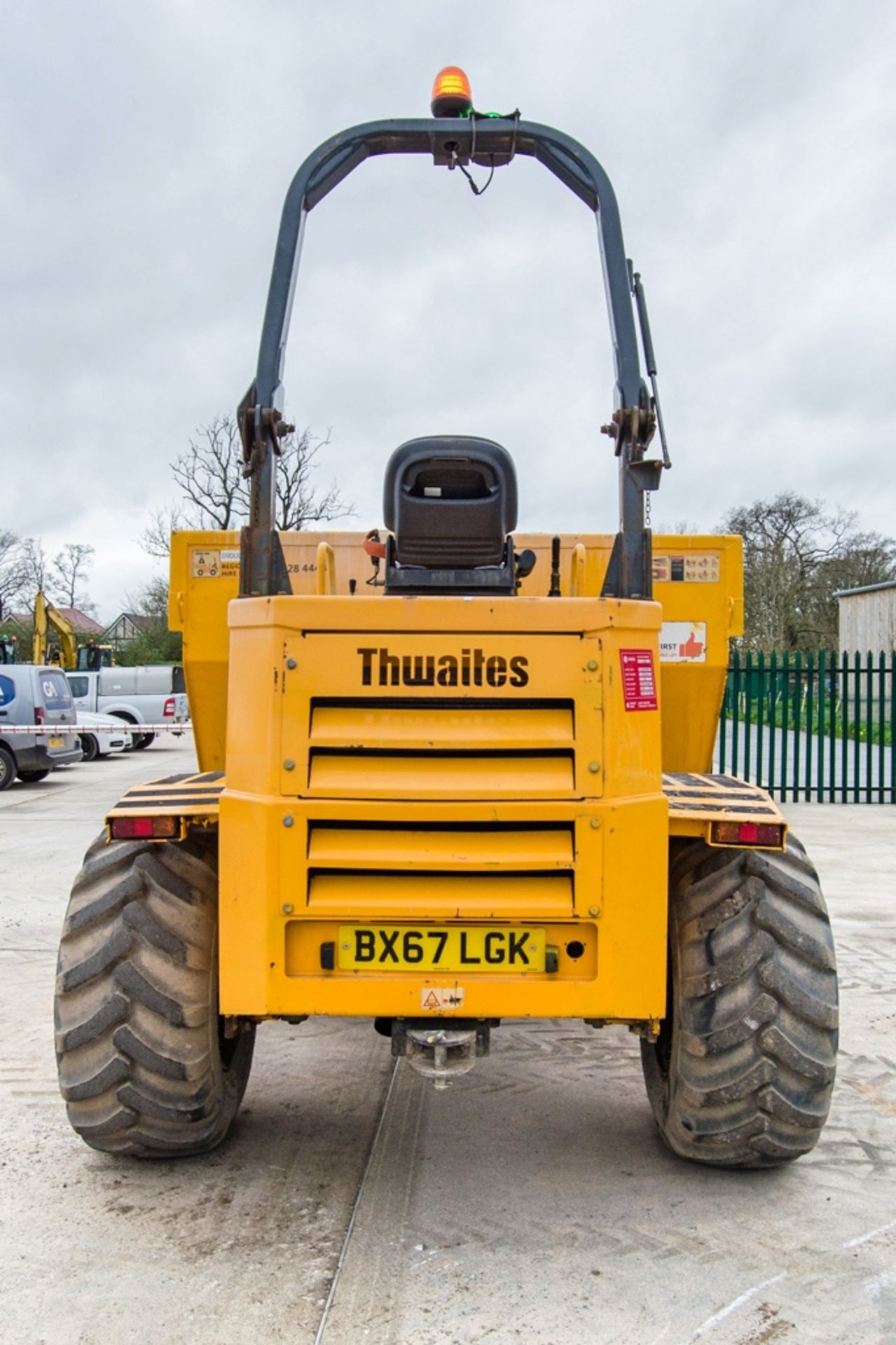 Thwaites 9 tonne straight skip dumper Year: 2018 S/N: 802E1239 Recorded Hours: 1667 09DU0085 - Image 6 of 23