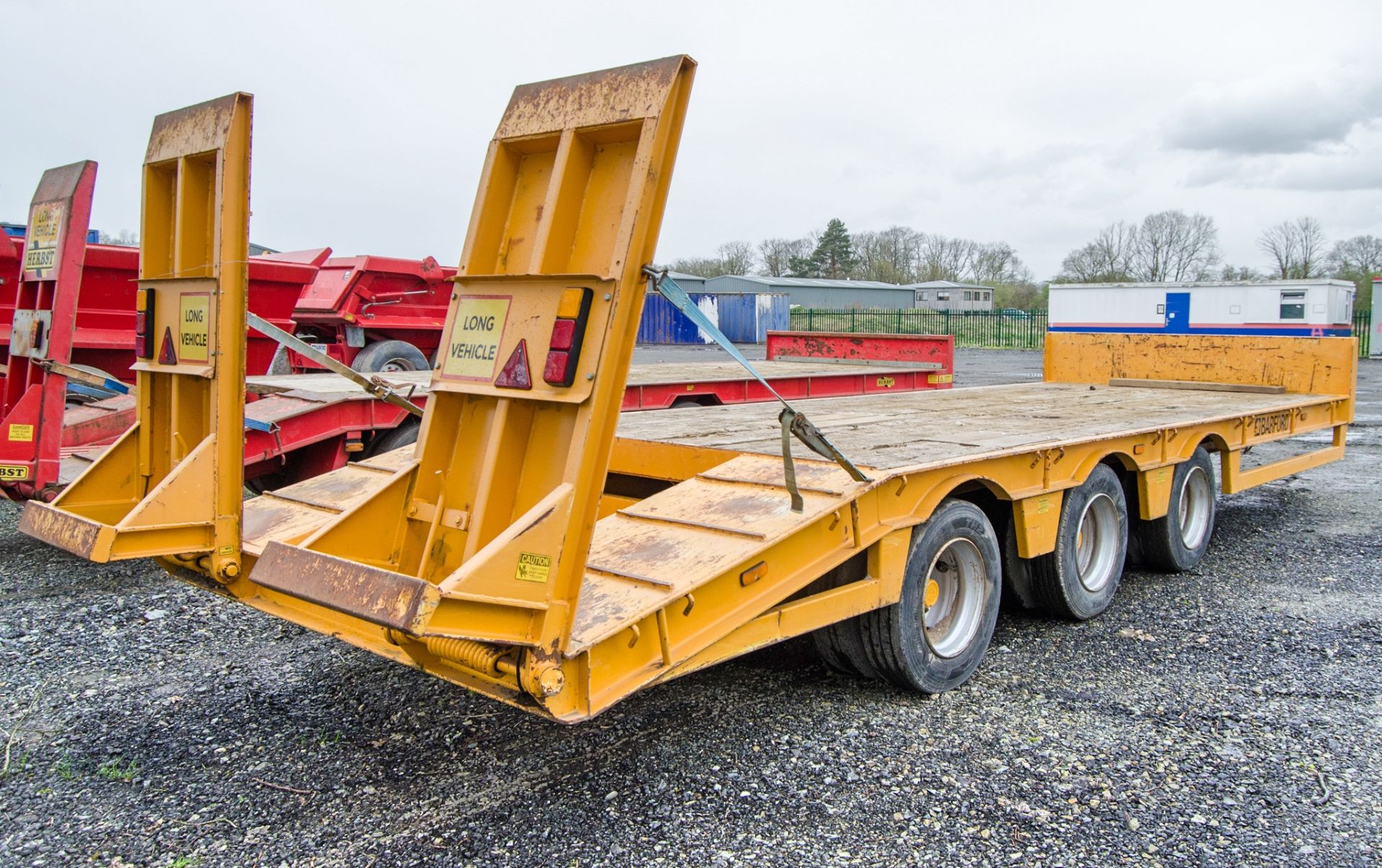 Barford L27 tri-axle low loader trailer Length from headboard to lifting ramps: 25ft Year: 2018 S/N: - Image 3 of 8