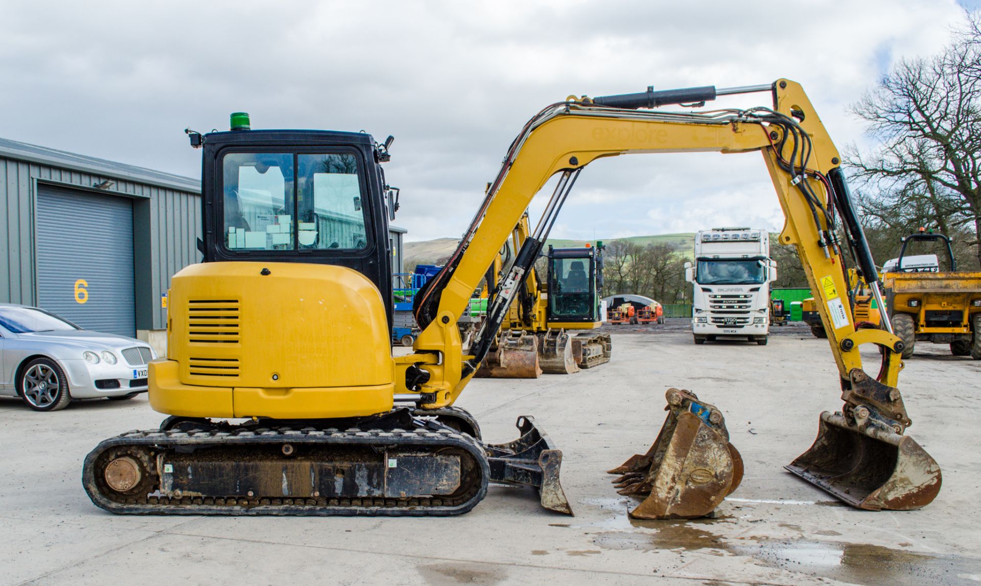 Caterpillar 305E2 5 tonne rubber tracked midi excavator Year: 2018 S/N: 5M08181 Recorded Hours: 2628 - Image 7 of 23