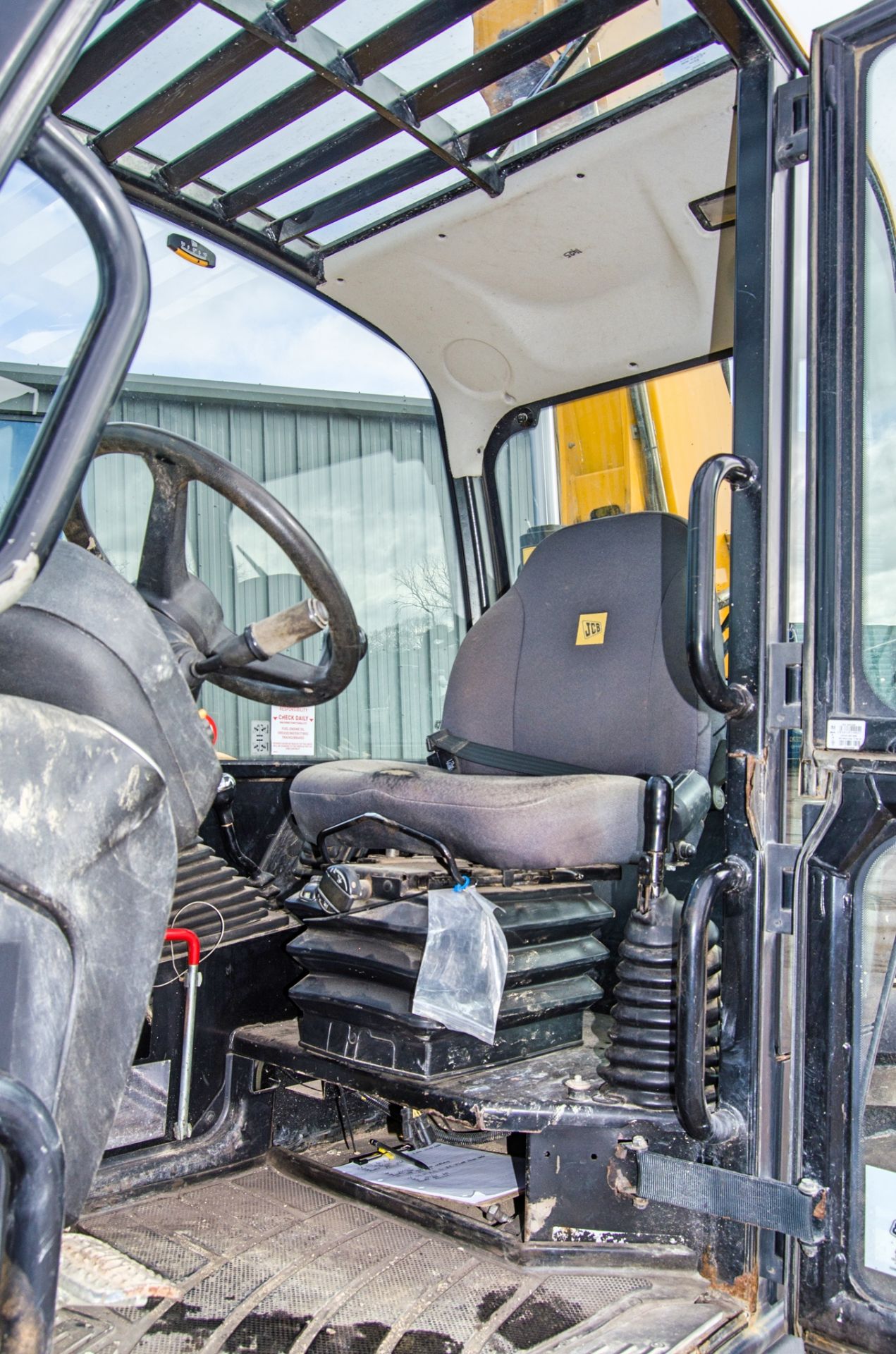 JCB 535-125 Hi-Viz T4i IIIB 12.5 metre telescopic handler Year: 2017 S/N: 2565241 Recorded Hours: - Bild 17 aus 24