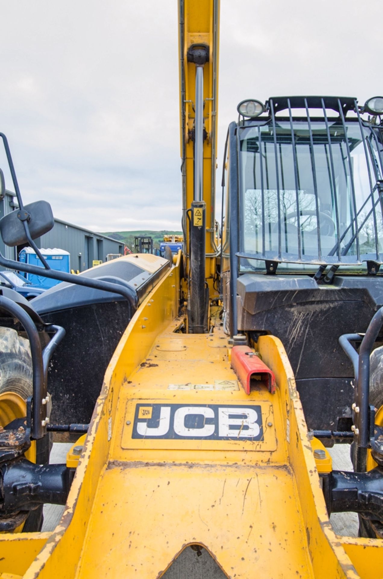 JCB 533-105 T4i IIIB 10.5 metre telescopic handler Year: 2015 S/N: 2349343 Recorded Hours: 3034 c/ - Image 12 of 24