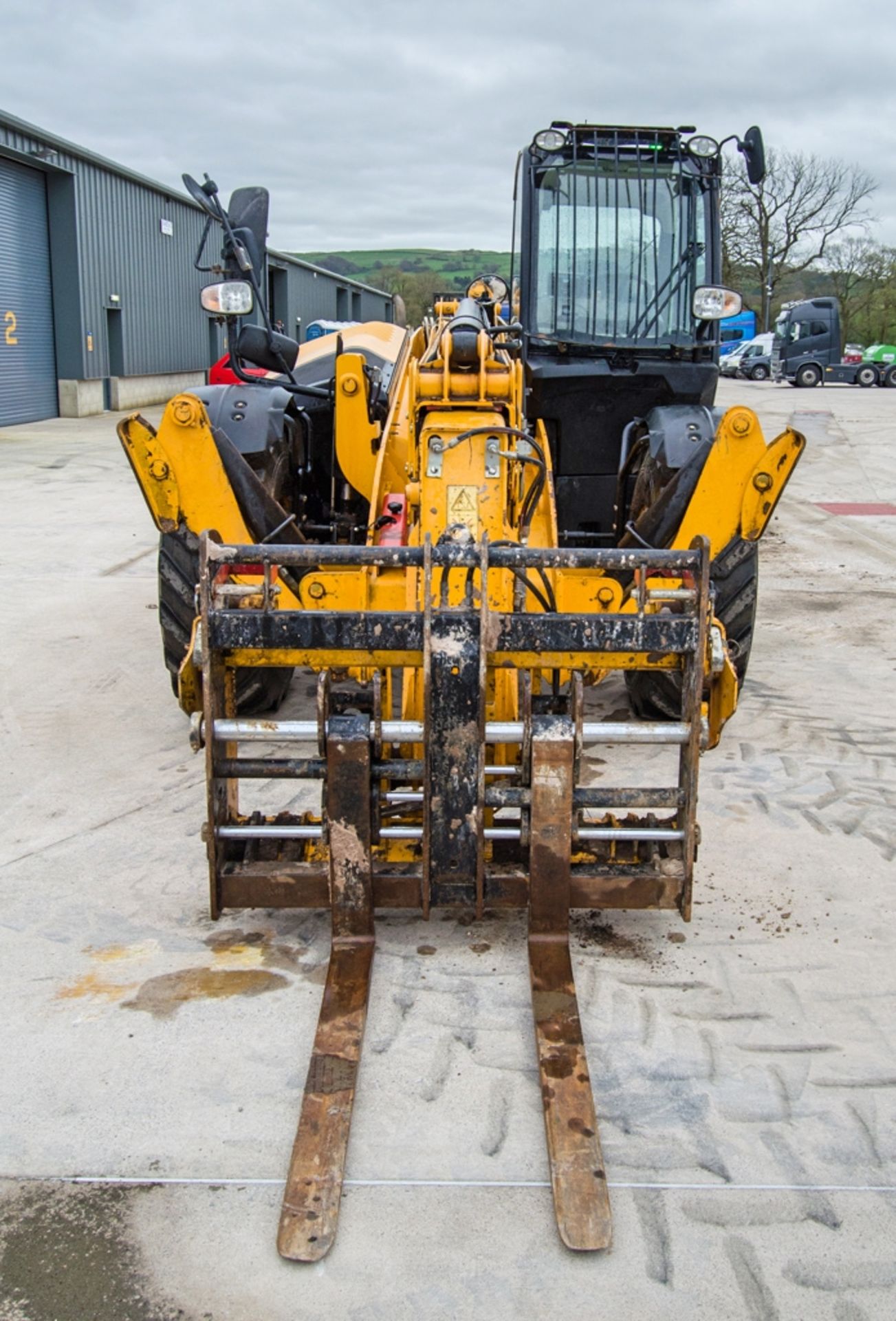 JCB 540-140 Hi-Viz T4 IV 14 metre telescopic handler Year: 2018 S/N: 2573533 Recorded Hours: 5089 - Image 5 of 26