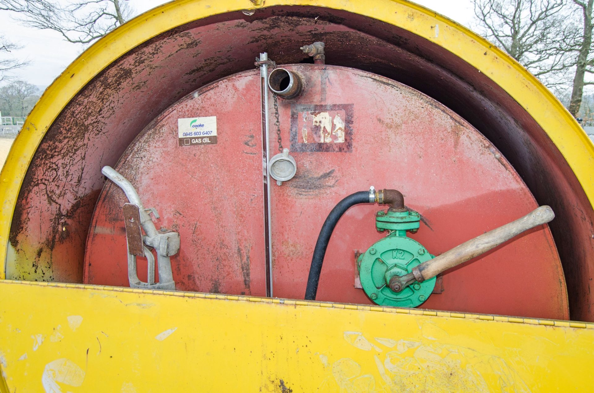 Single axle site tow mobile bunded fuel bowser c/w manual pump, delivery hose & nozzle P3615 ** No - Image 5 of 5