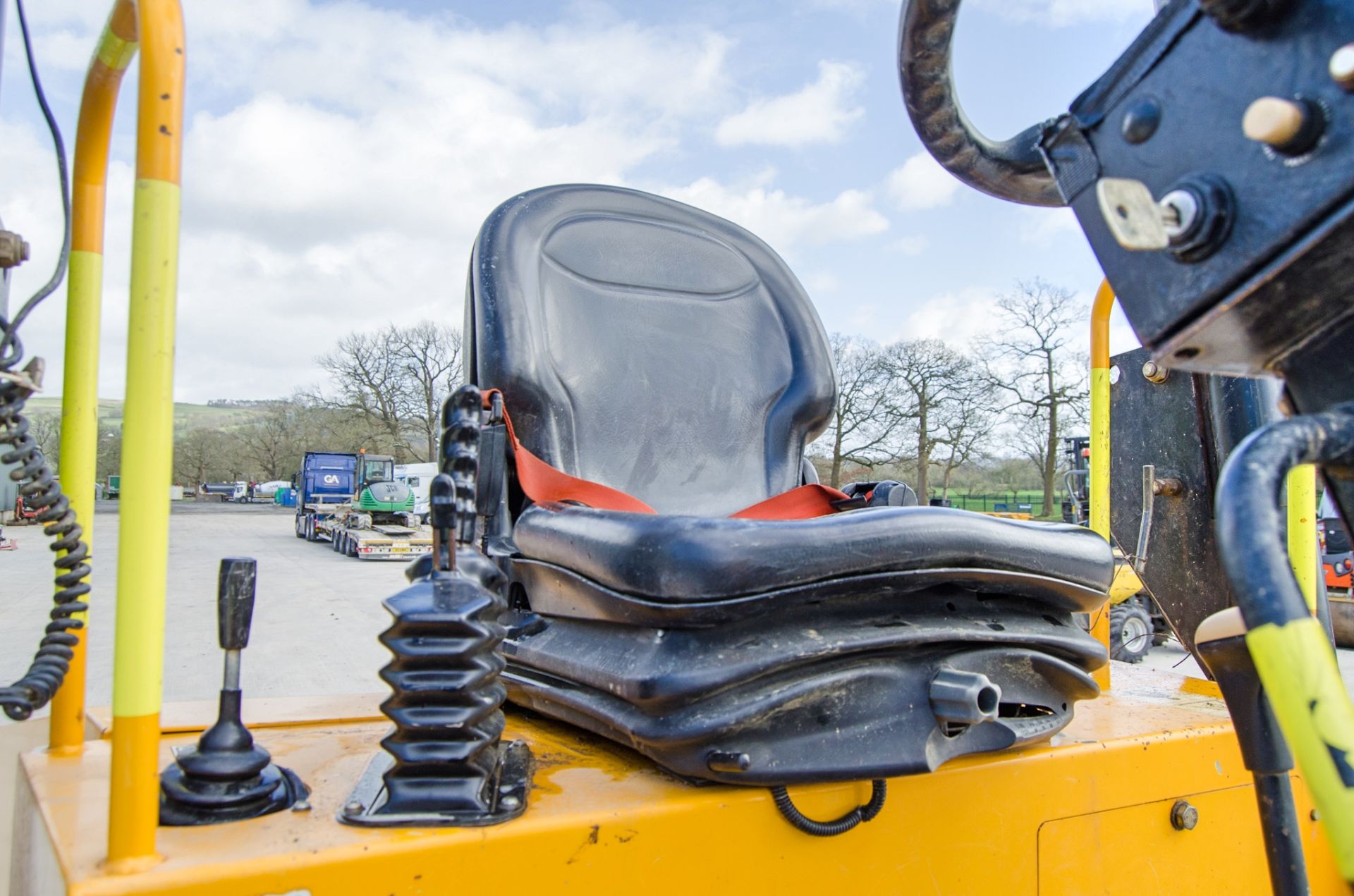 JCB 9 tonne straight skip dumper Year: 2017 S/N: EHHRM3137 Recorded Hours: 1672 A779351 - Bild 17 aus 22