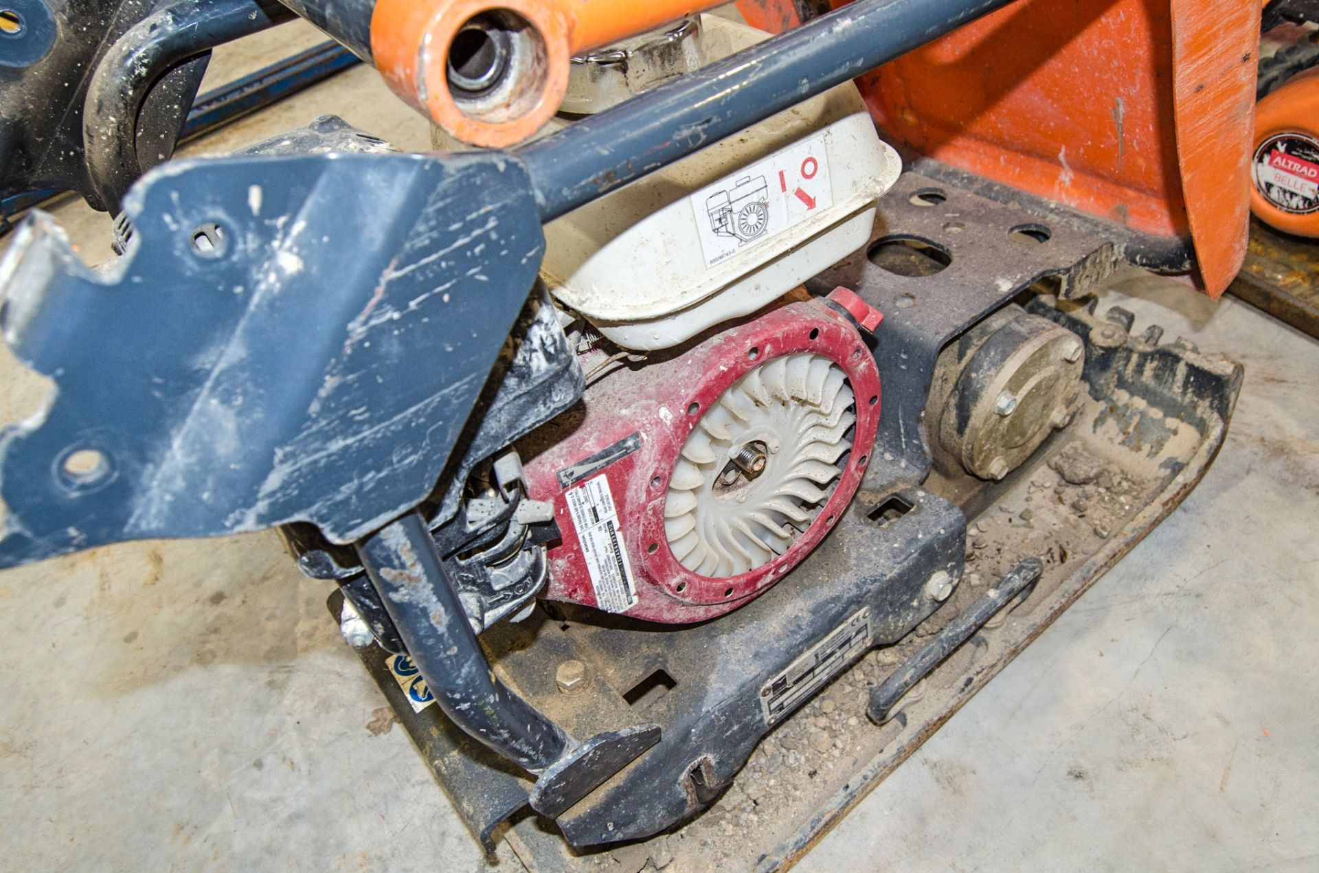 Altrad Belle FC4000E petrol driven compactor plate ** Pull cord assembly missing and handle detached - Image 3 of 3