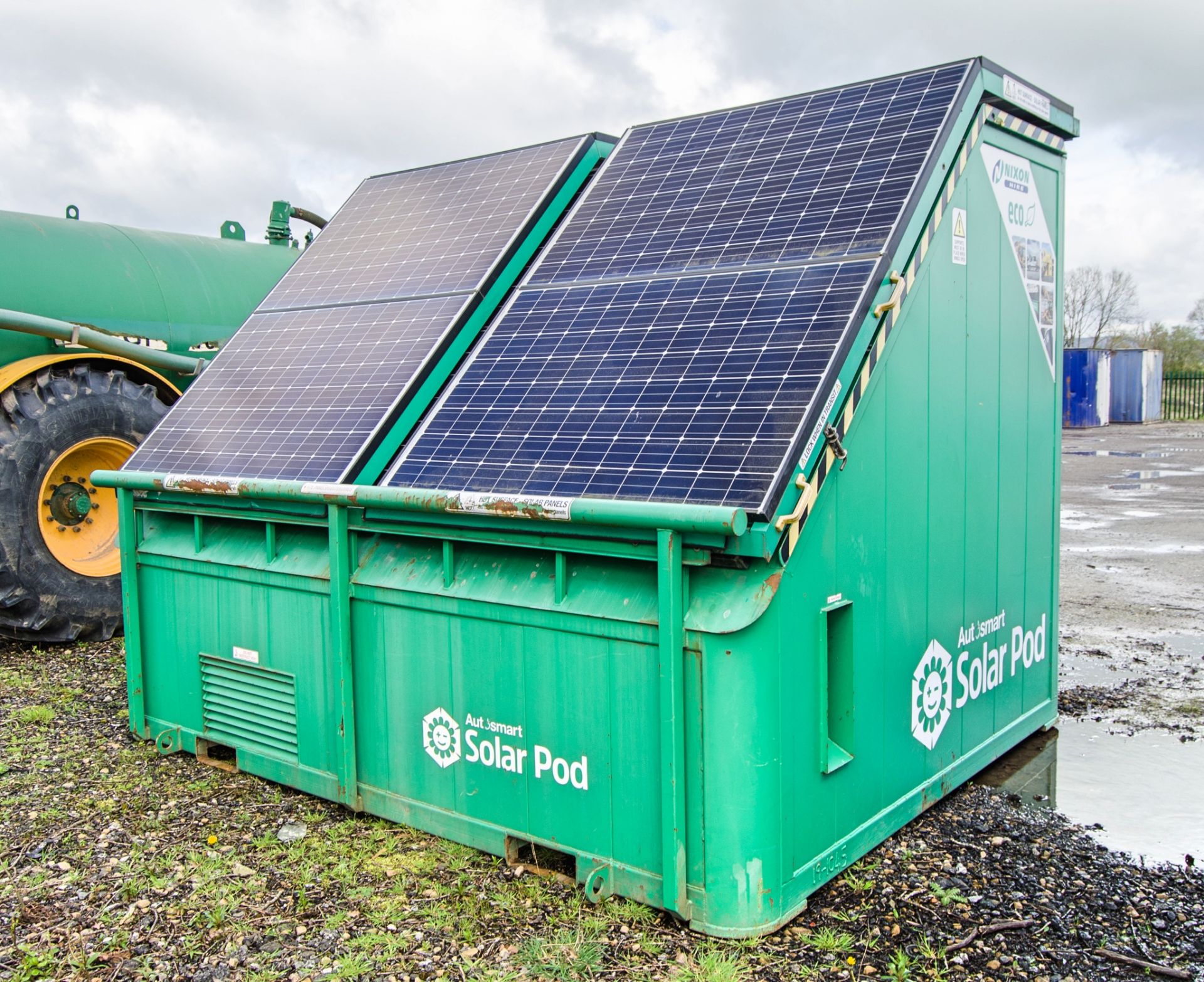 Autosmart Solar Pod solar/diesel generator Comprising of: 4 - solar panels, 8 - batteries & Stephill - Image 2 of 10