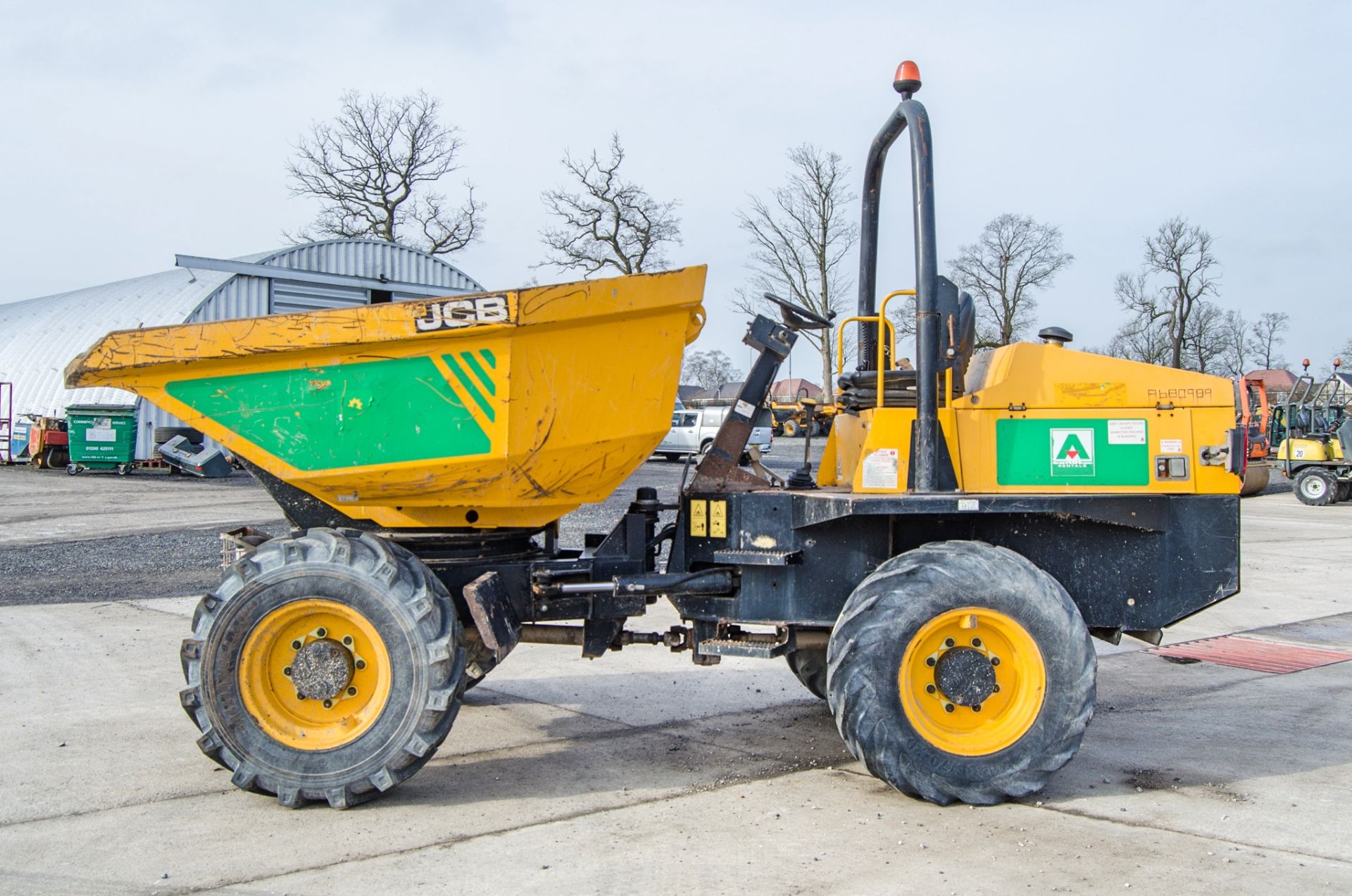 JCB 6 tonne swivel skip dumper Year: 2015 S/N: EFFRL8757 Recorded Hours: 2212 c/w V5C certificate - Image 7 of 23