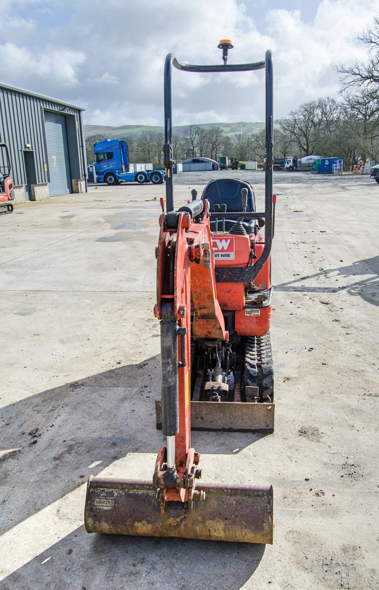 Kubota K008-3 0.8 tonne rubber tracked micro excavator Year:2018 S/N: 31312 Recorded Hours: 916 - Image 5 of 27