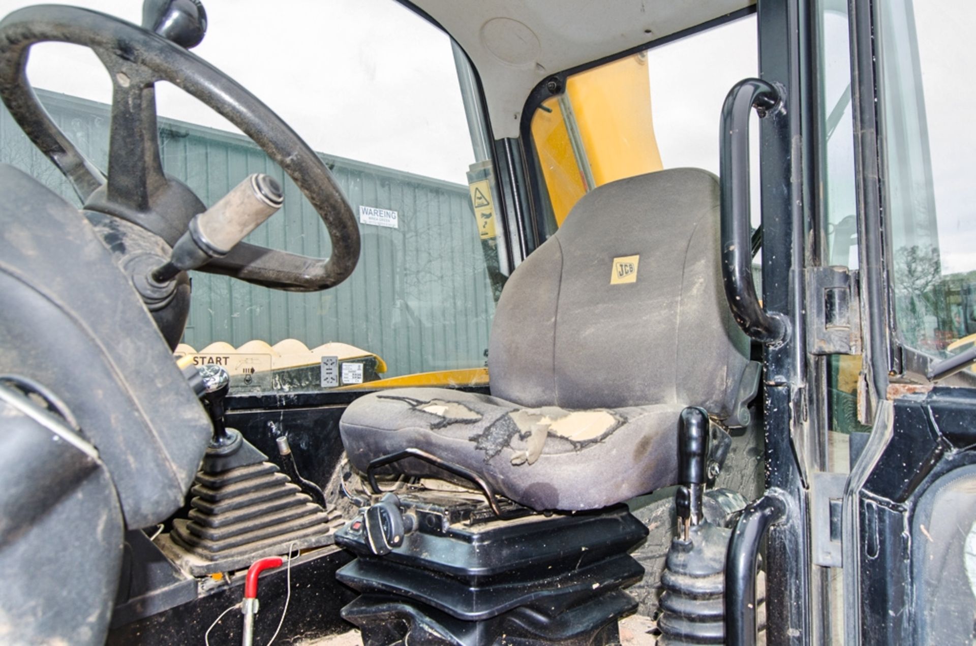 JCB 533-105 T4i IIIB 10.5 metre telescopic handler Year: 2015 S/N: 2349343 Recorded Hours: 3034 c/ - Image 17 of 24