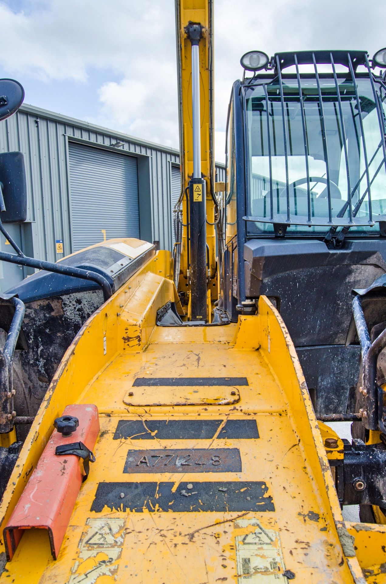 JCB 535-125 Hi-Viz T4i IIIB 12.5 metre telescopic handler Year: 2017 S/N: 2565241 Recorded Hours: - Bild 12 aus 24